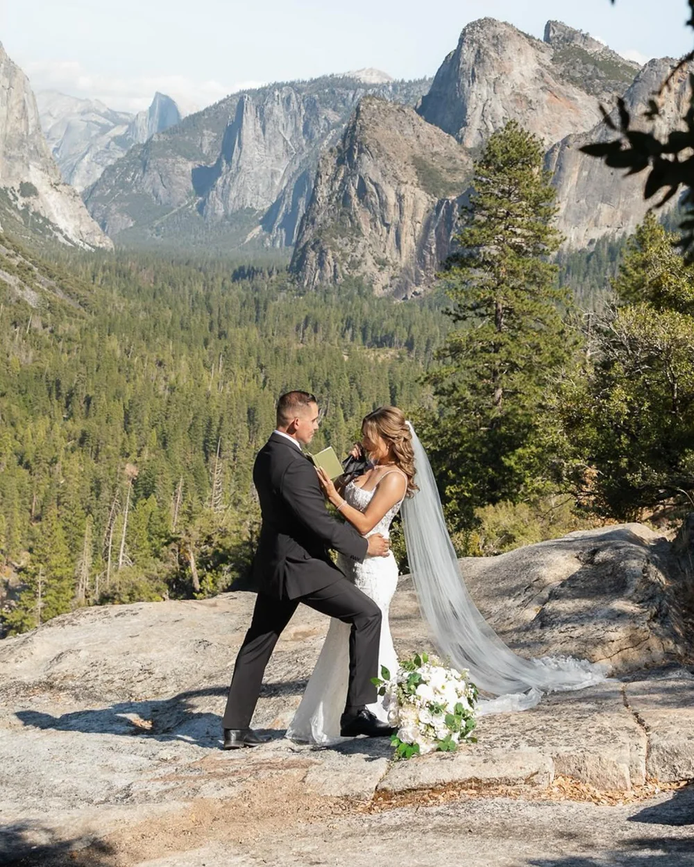 The most amazing day in Yosemite, sharing their vows among a sea of pine trees and peaks, letting the breeze carry their words for their future together 😍🌲

And for a few minutes, time truly seemed to stop.

Feeling unrushed, grounded &amp; free to