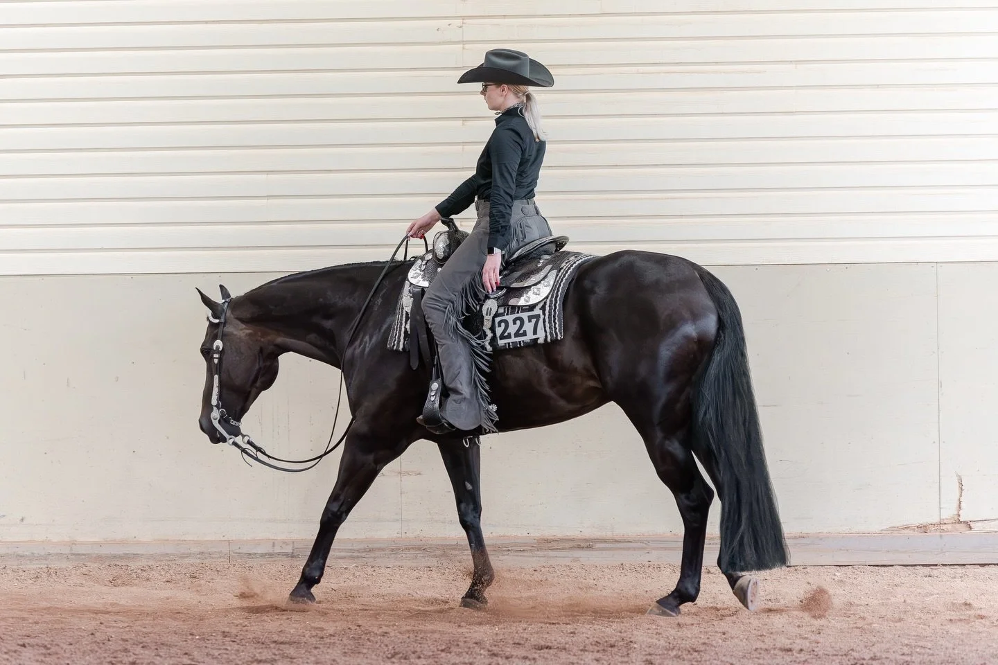 Swipe for the before ➡️🪄 Hours of effort go into your final look in the pen. Your photos should reflect that too. ✨ 
Standard editing (cropping, straightening, colour correction) is included in every purchase, but we took it a step further on this o