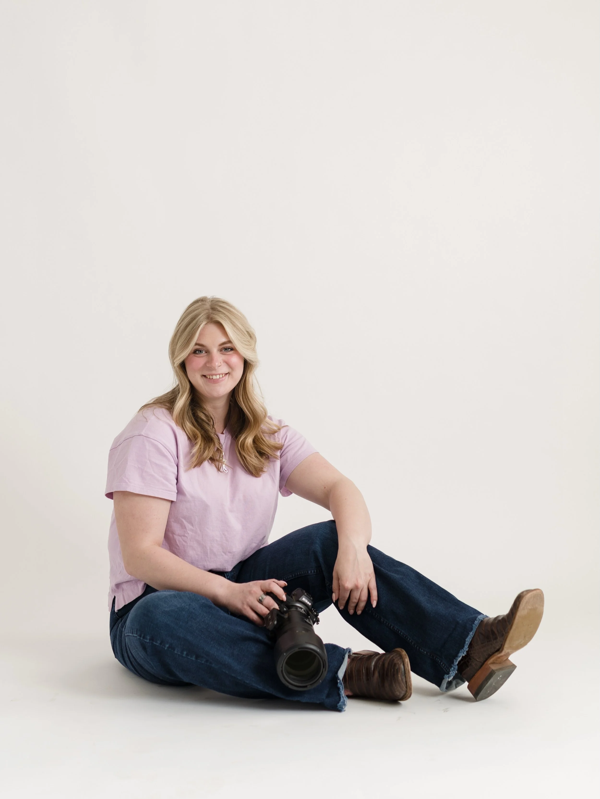 New era, new intro post ✨ I&rsquo;m Ju - horse girl turned photographer turned &ldquo;maybe I should make this my entire life?&rdquo; &hellip; and somehow that actually worked out. 🤠

If there are two things that have followed me through every chapt