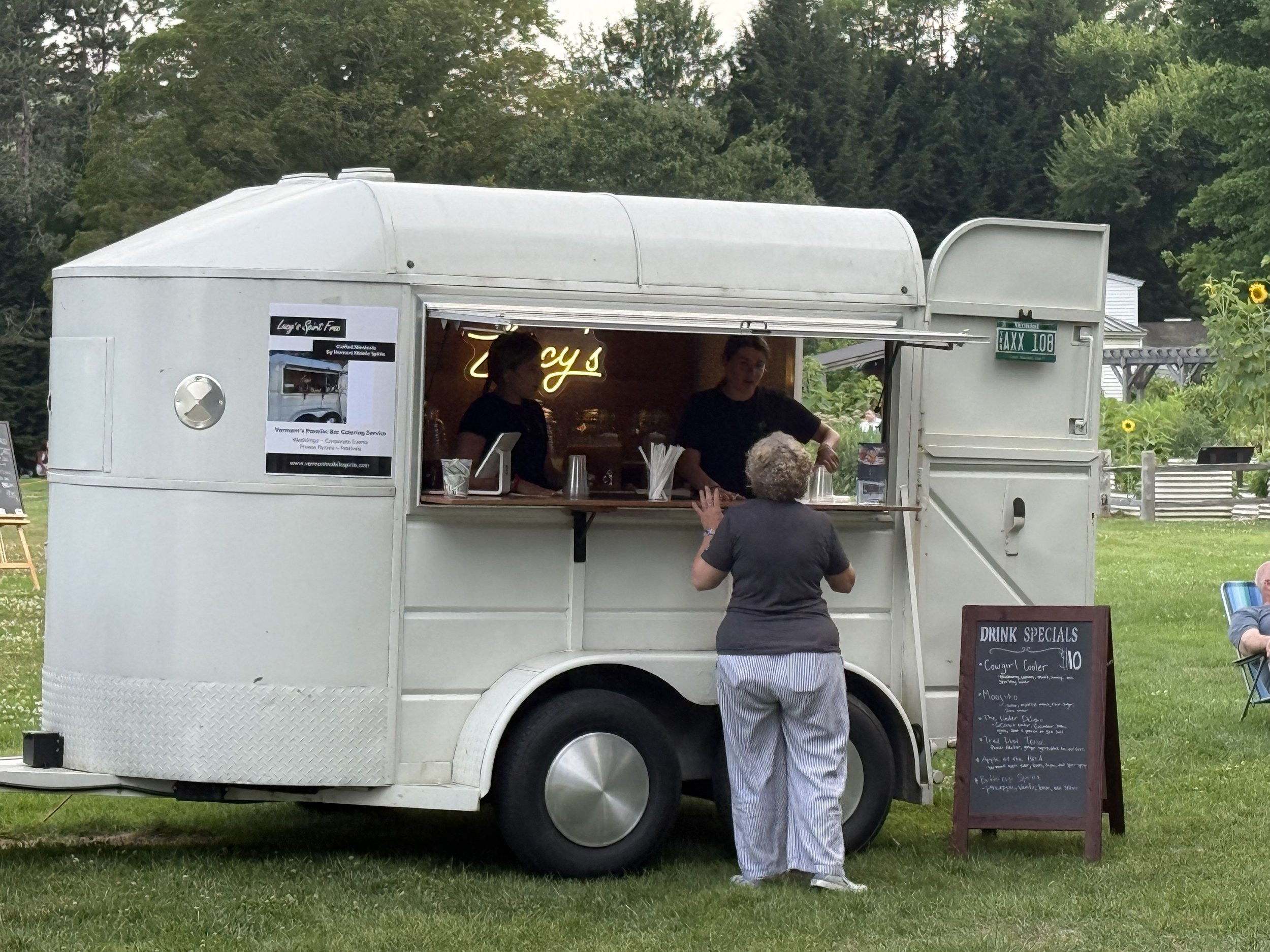5 Reasons to Book a Mobile Bar for Your Vermont Wedding or Event