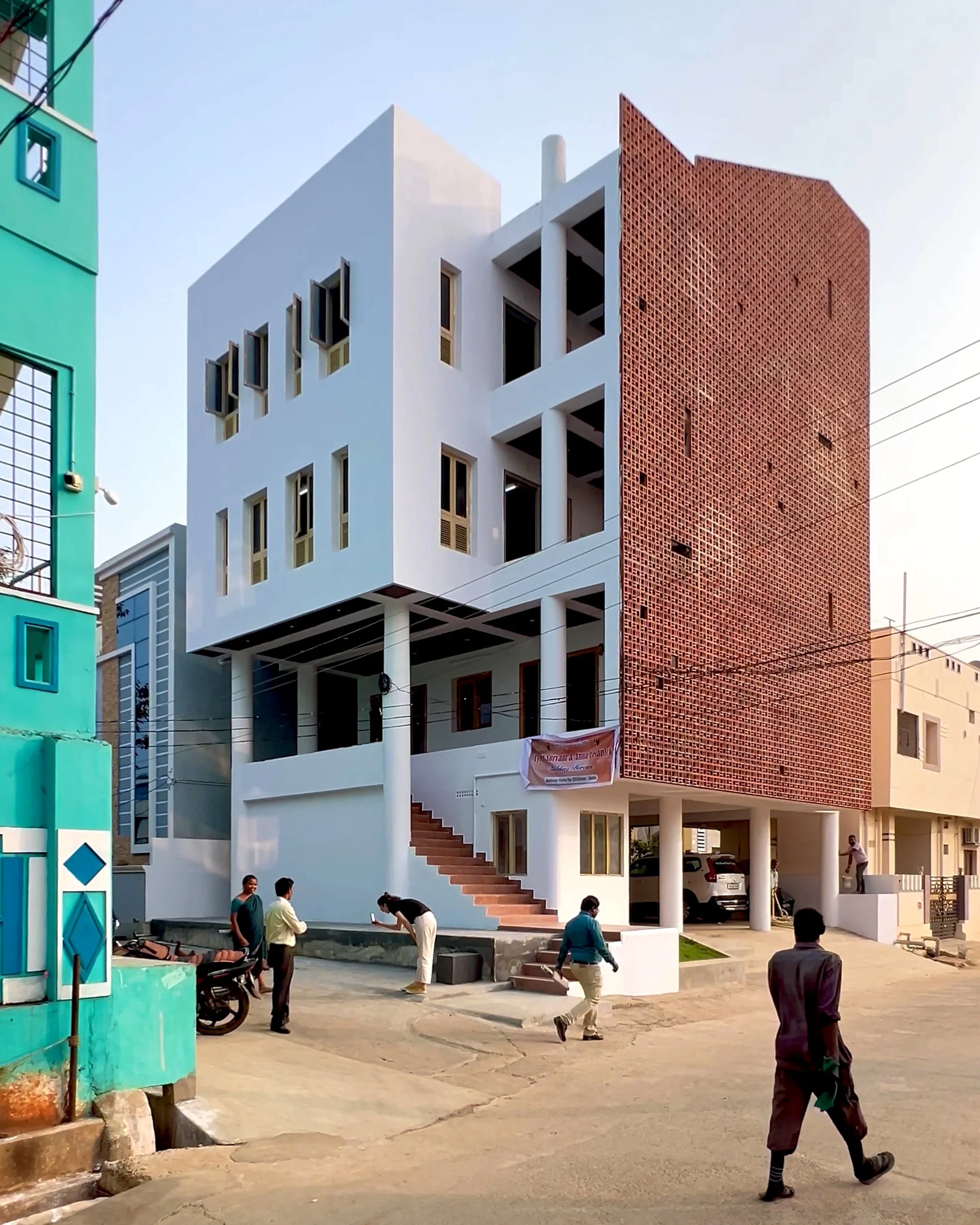 An exterior photo of the Bethany Home for Children, an orphanage in southern India designed for passive cooling.