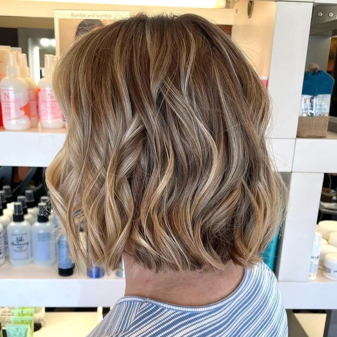 Who else is going short this summer? Tis the season, after all! ☀️🏖 This cut and color by @breeleighhair has us ready for the sun! 🫶

&bull;
&bull;
&bull;
#yellowstrawberrysalonatlakewoodranch #yslwr #lwrsalon #lwrhairdresser #lwrcolorist #lwrstyli