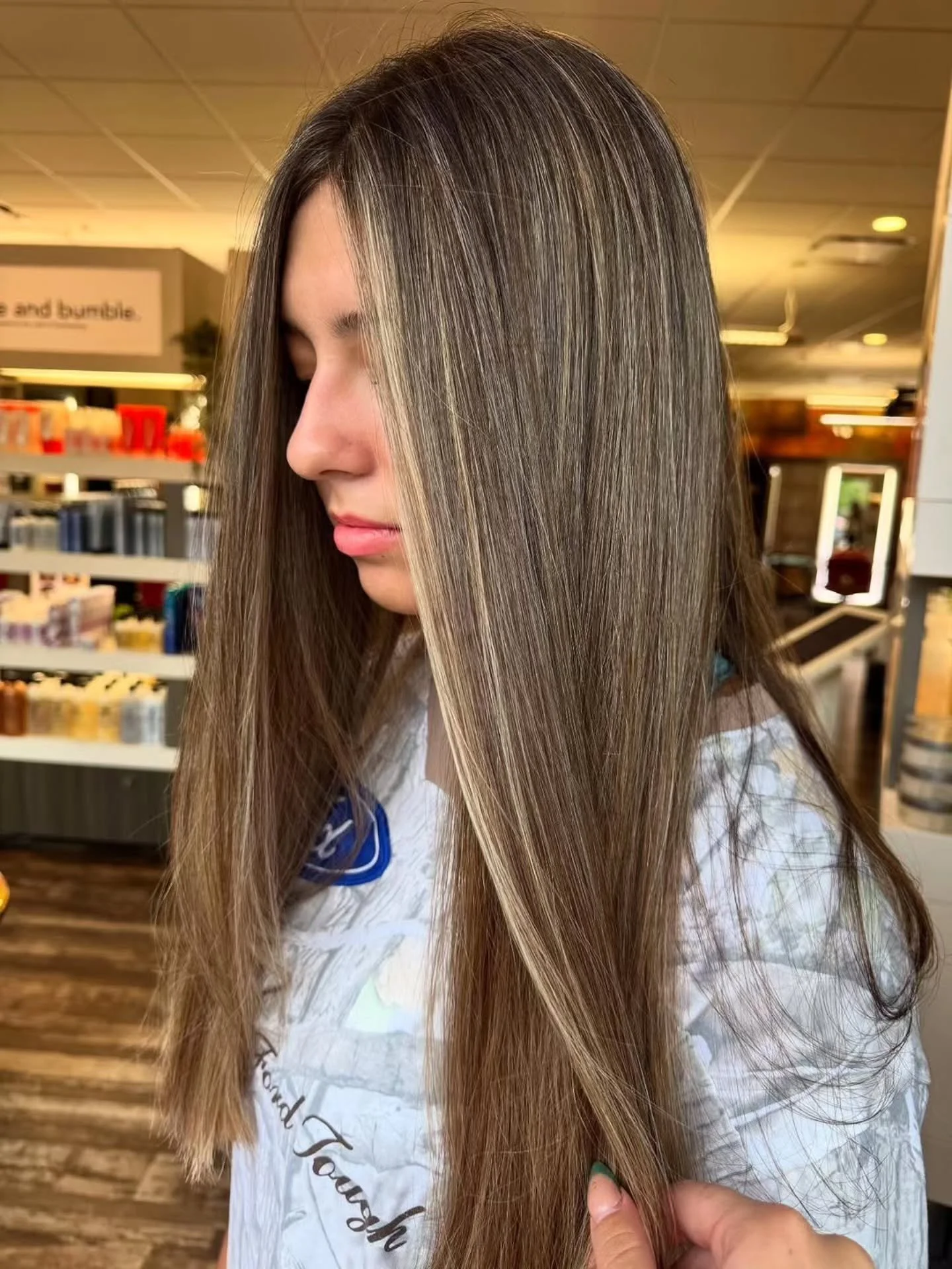 When your client with ALL the hair comes for ALL the highlights 💪 Nothing @torielizabeth_beauty can't handle! 

A seamless highlight is always best paired with a custom Fusio Dose treatment from @kerastase_official for healthy, shiny locks. Ask your