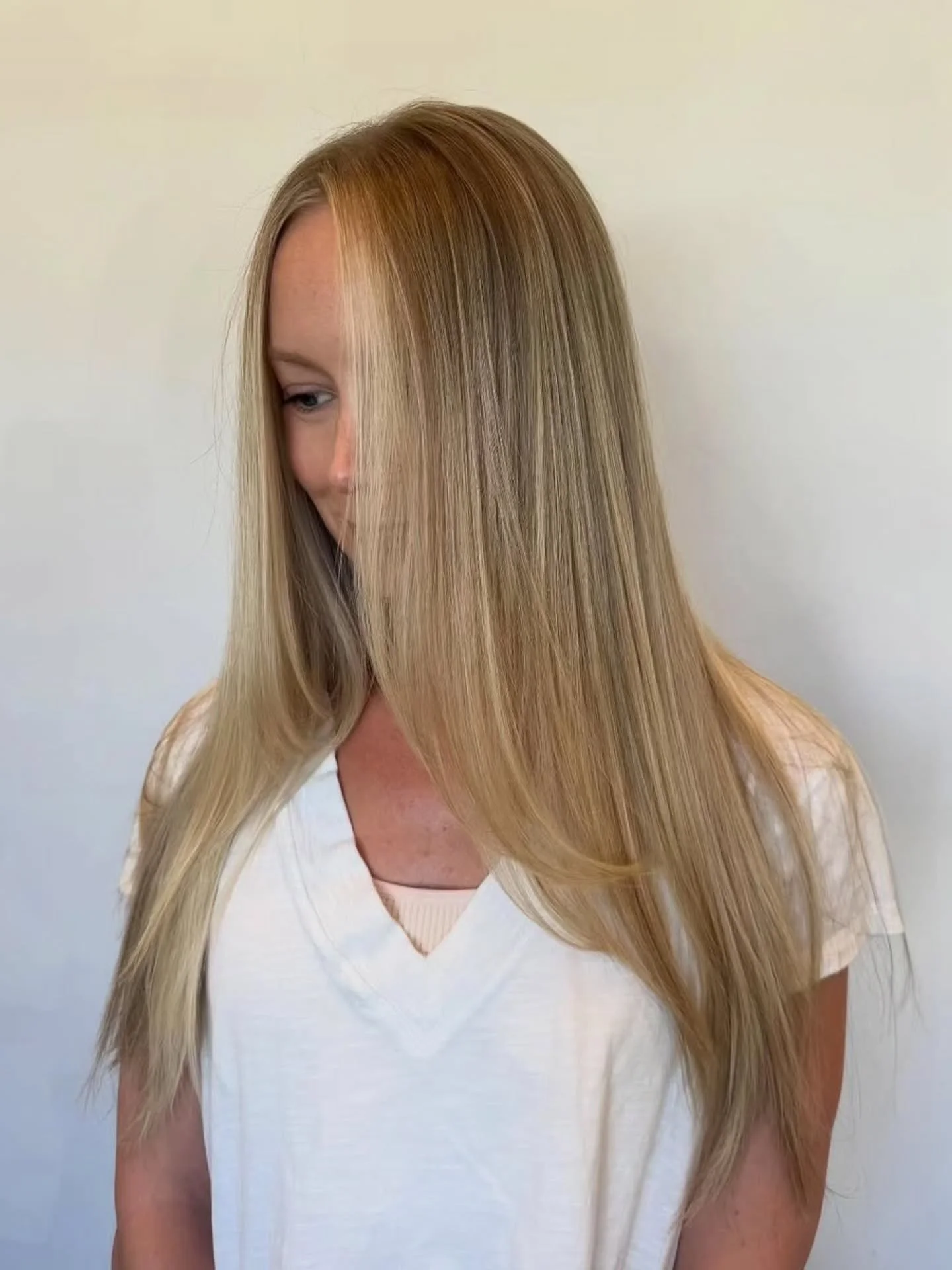 Blendy blonde by @torielizabeth_beauty🍦Is your hair ready to make it through the holiday season?? If not, call the salon today! 

✨️ Now through November 30th! When you spend $150 in full-size K&eacute;rastase haircare, you'll receive a free Thermiq