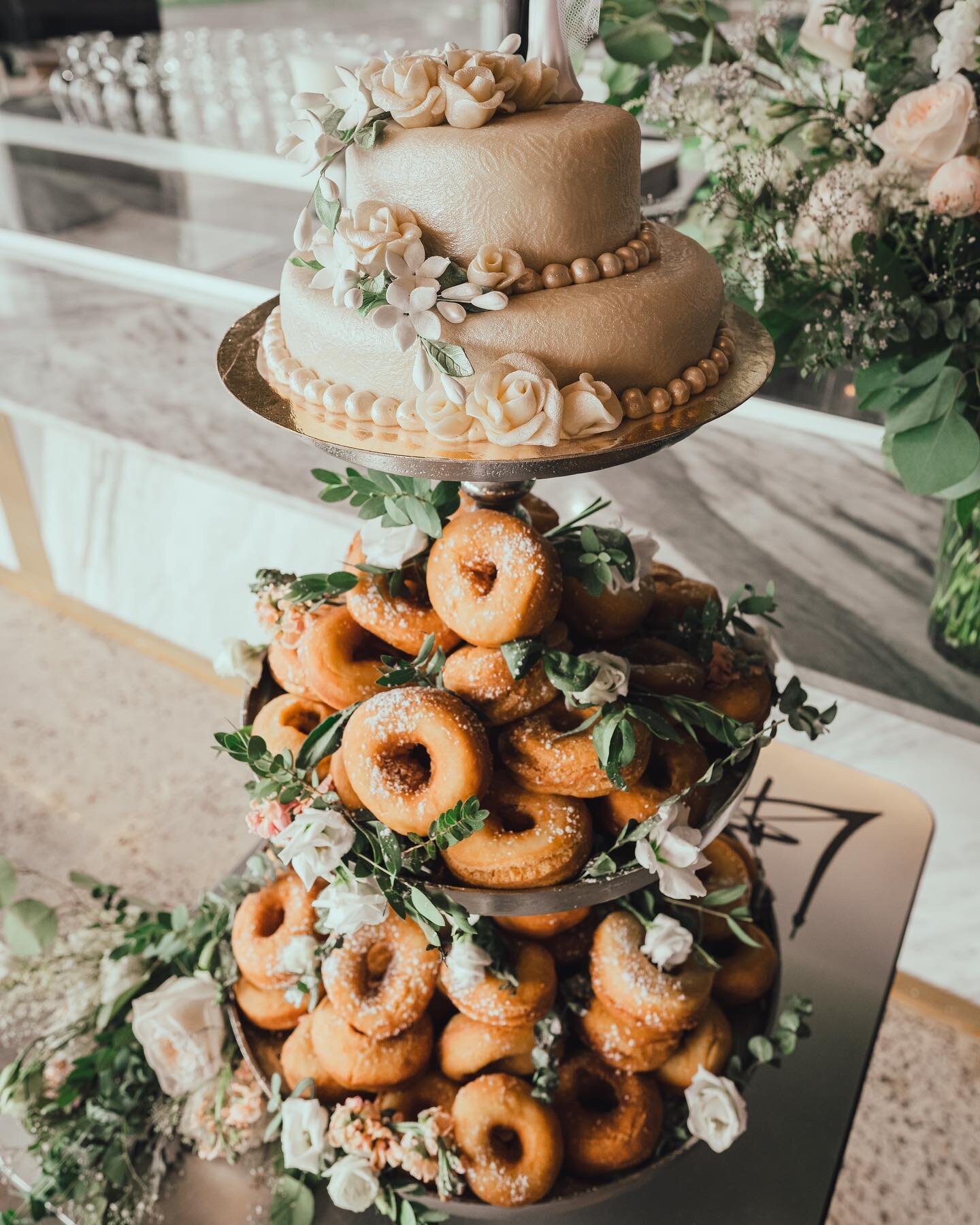 Homemade donuts cake! What more can you ask for 🤩