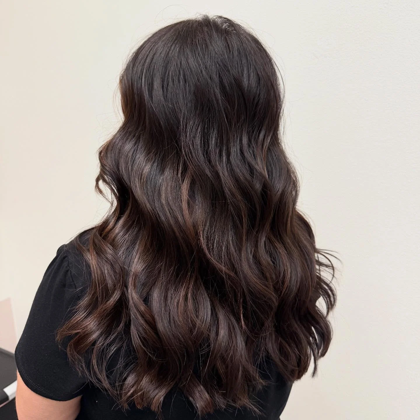Brown-on-brown balayage magic ✨🌰 &mdash; rich, warm, and zero brass in sight! Why? Because we gloss! 💧🎨 A custom gloss locks in that perfect tone, keeps unwanted warmth away 🔥🚫, and fights brass like a boss 💪💥. Plus, it means fewer touch-ups a