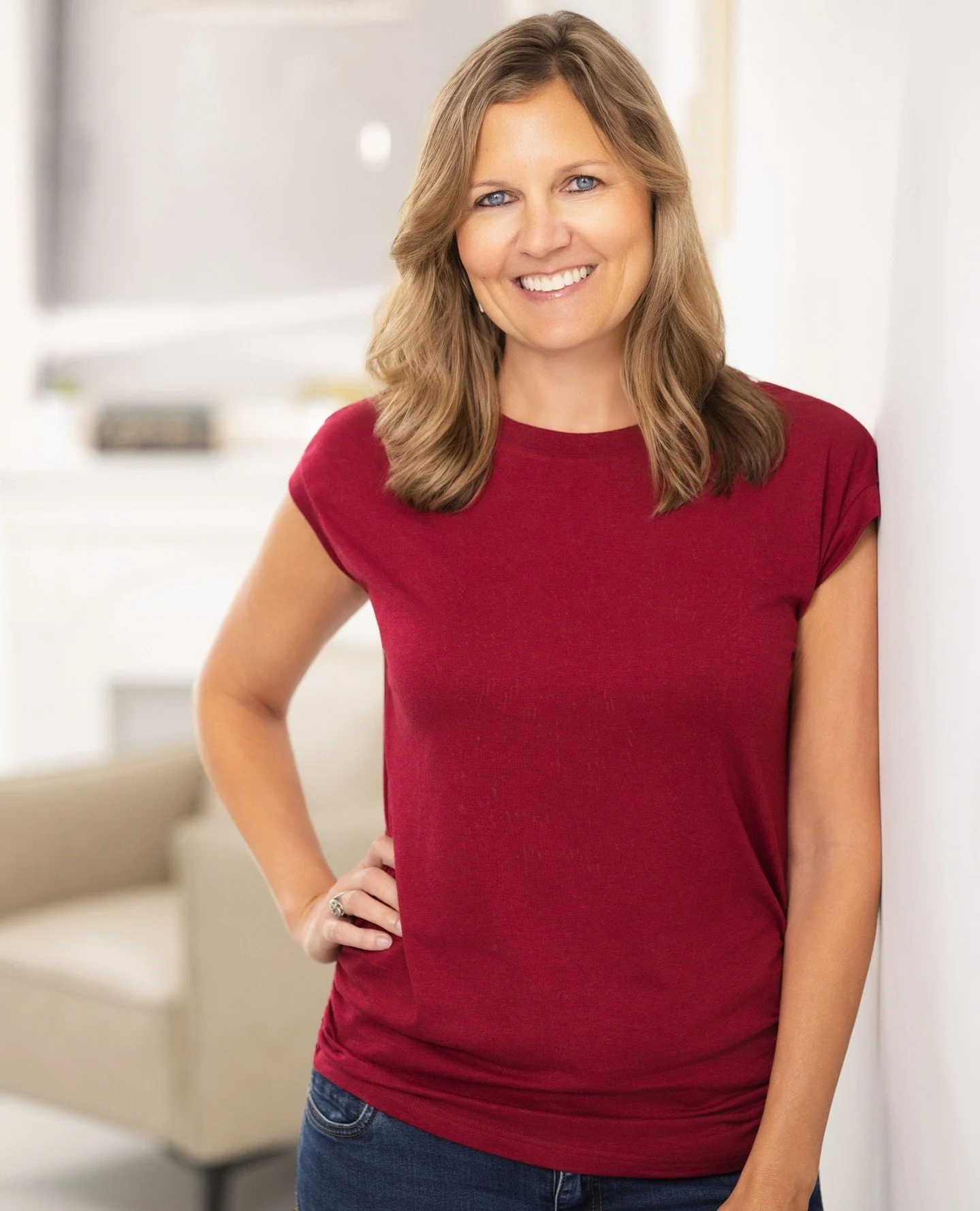 Meet Traci. @evminneapolis @vane.and.gable ⁠
#realestateheadshots #twincitiesphotographer #professionalheadshots