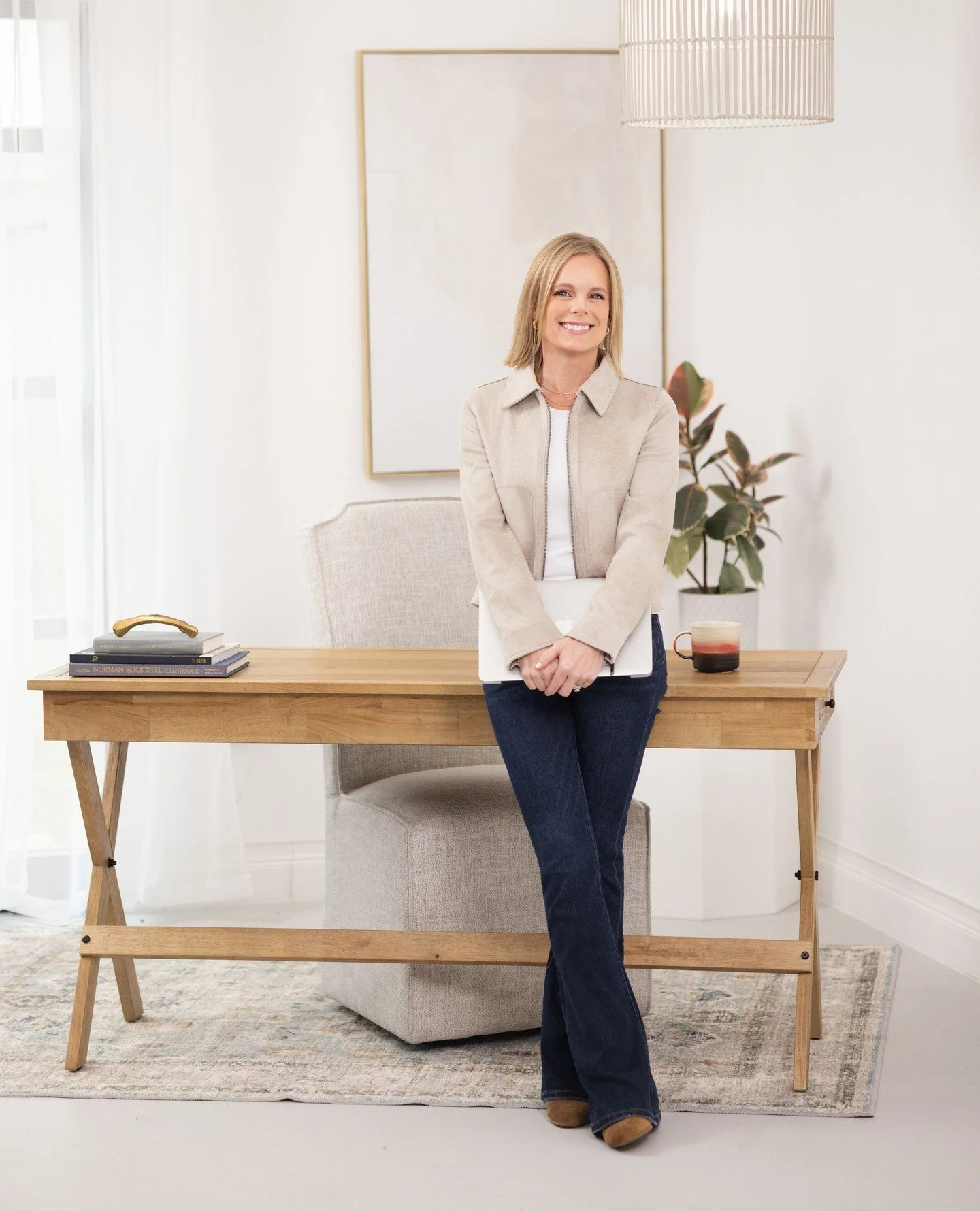 Jen booked a 30 minute session to get social media marketing content for an online health coaching business she is starting.⁠
#minneapolisphoto #TammyBriceCreative #headshotphotography