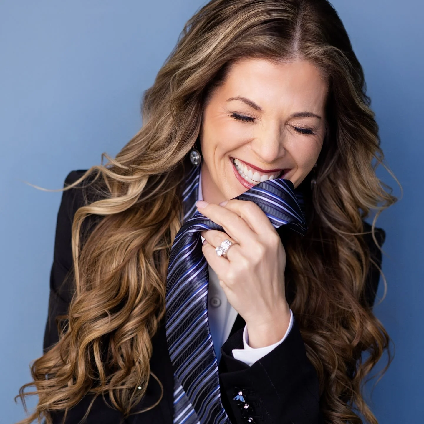 @lynnejensennelson in the studio.  Incredible style.  Speaker.  Motivator. That hair.  And that smile.  #brandingsession #brandingphotographer #brandlifestylephotography #minneapolisphotographer