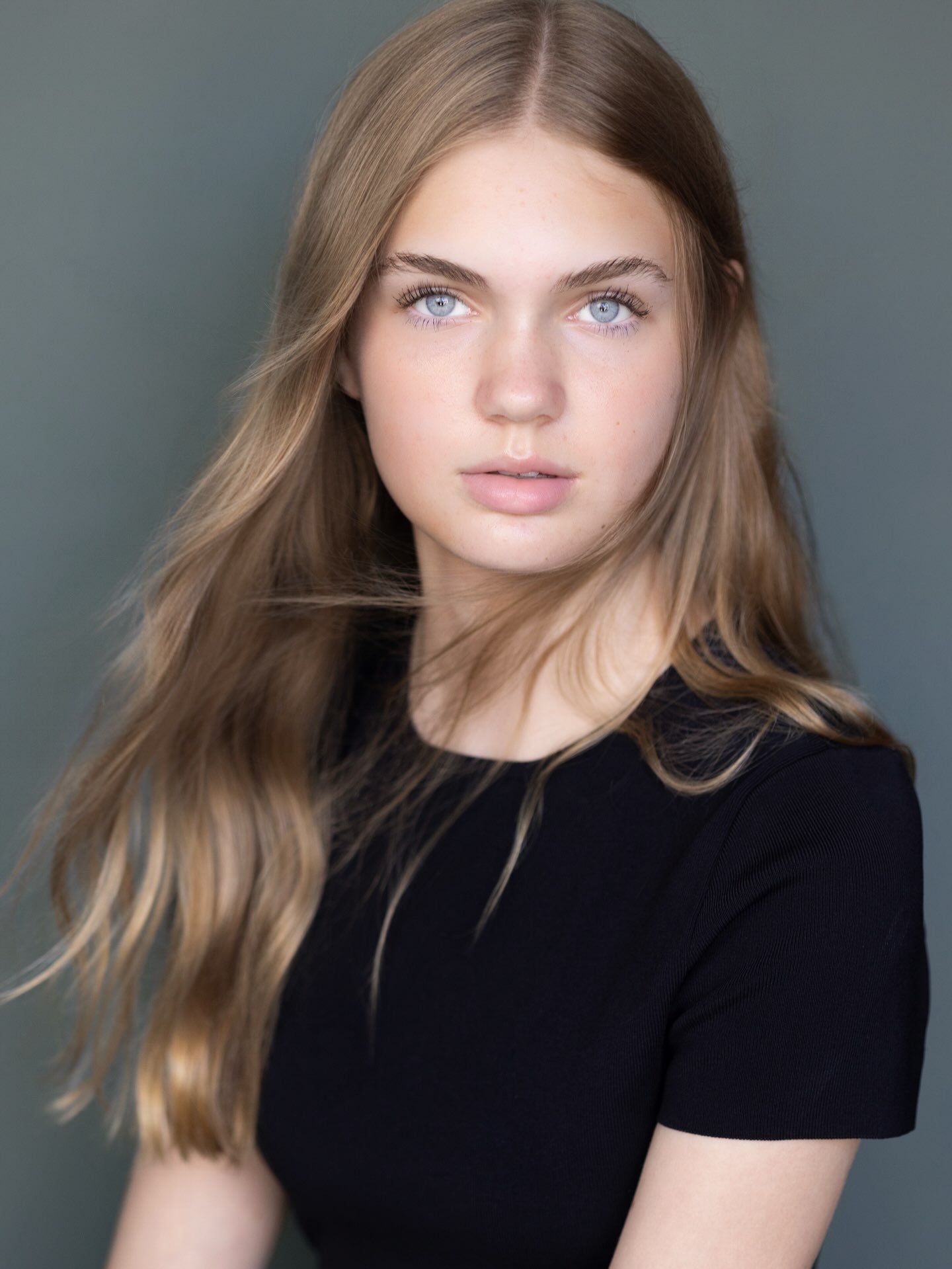 Kari is new to acting and modeling and came to her session open to trying new things. She had this vibe about her. So cool but with a touch of vulnerability. #twincitiesactor #minneapolisphotographer #actorheadshots #stpaulactor 

Blue always looks g