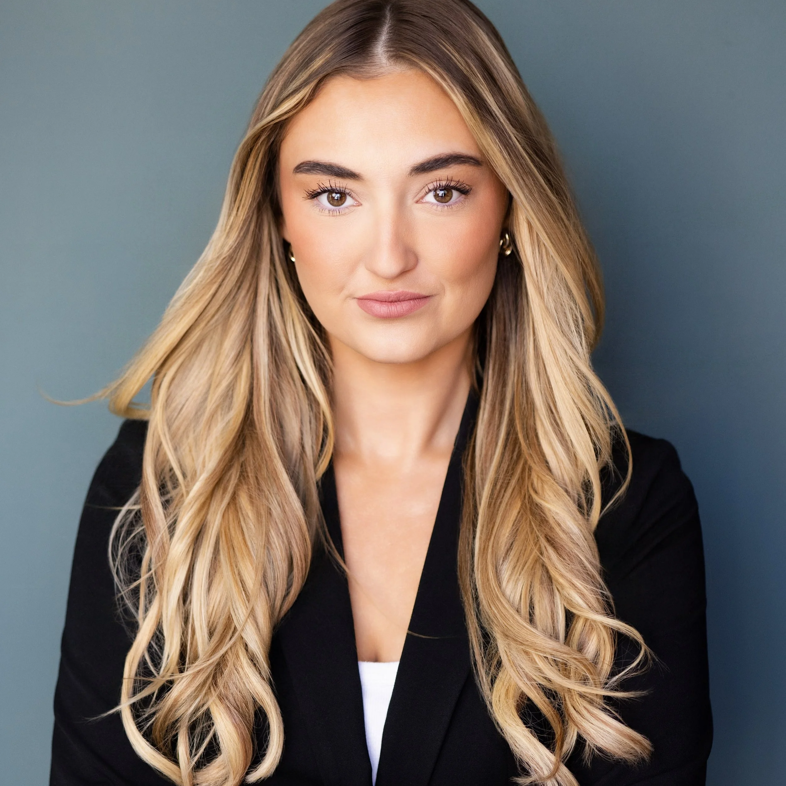 15 minute session with @emilylahrhomes boom #headshotsmatter #minneapolisheadshots #coldwellbankermnwi #professionalheadshots