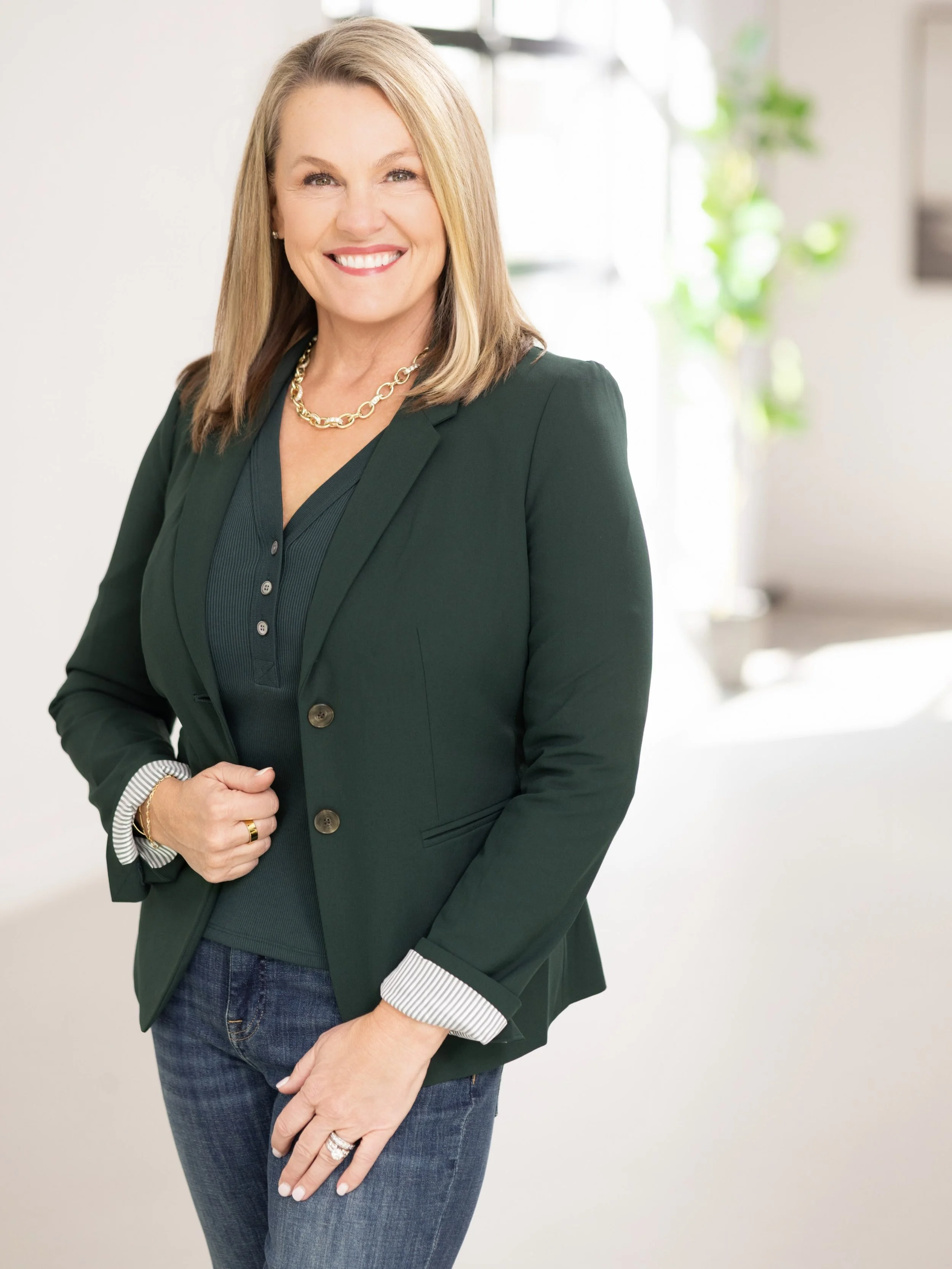 One 60 minute Lifestyle Session packs a punch in regards to building your content library. Our lifestyle studio provides a wide variety of vignettes with beautiful furniture and accessories by @vane.and.gable stagers.  We change our environments ever