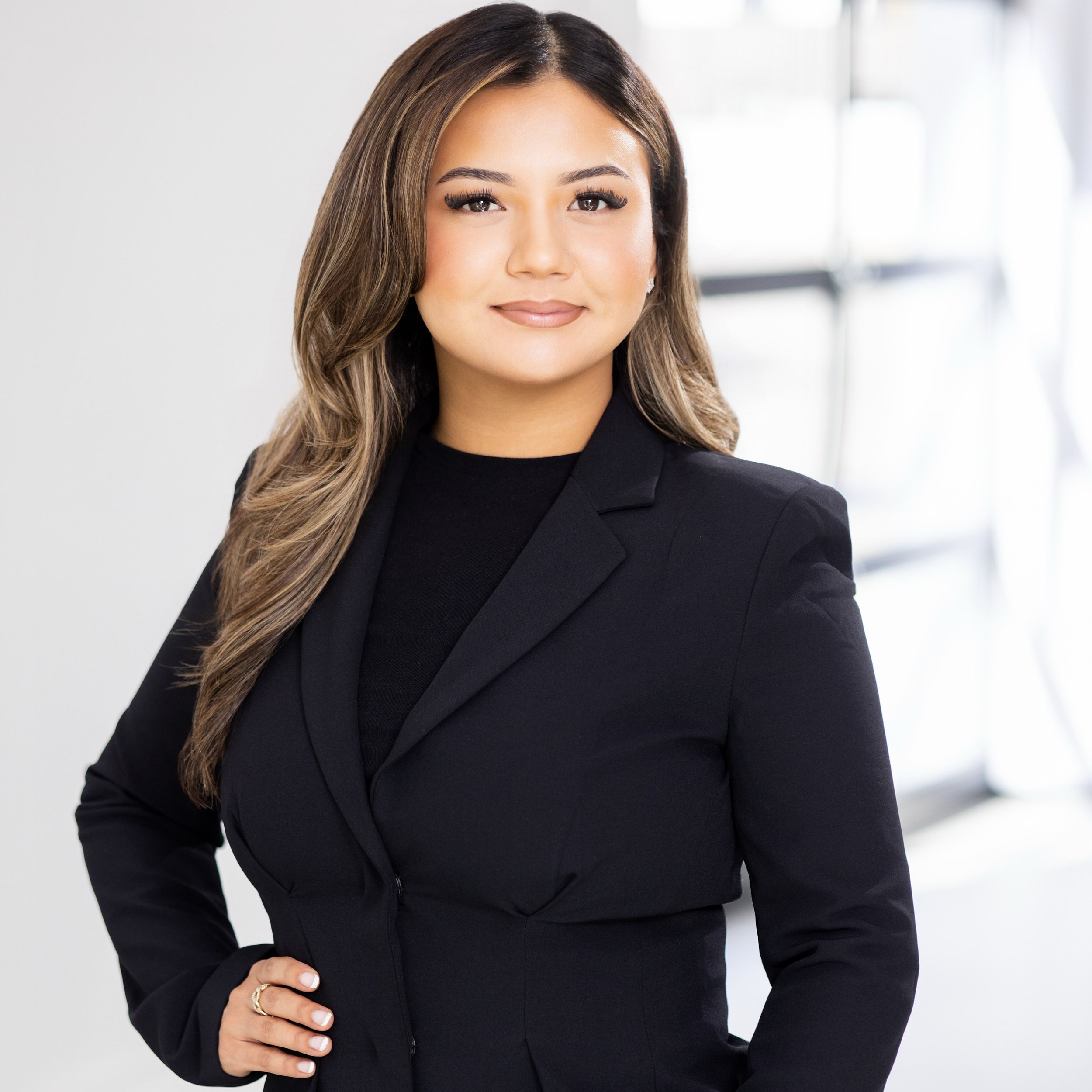 Simple and beautiful.  @alisharaitherealtor from @compassminnesota was in for a classic classy headshot session.  #headshots #photographer #minneapolisphotographer