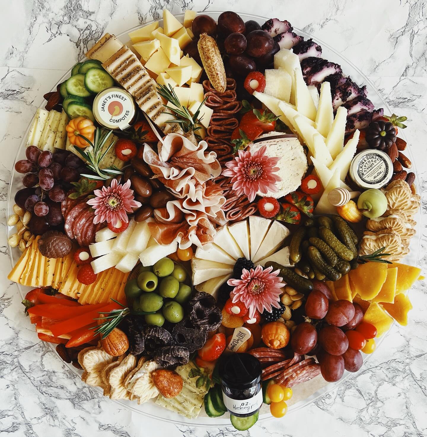 🍁 🍂 🍁🍂

#fallcharcuterieboard #mncharcuterie #mncatering #cheeseandwine #pumpkincharcuterie #gathering #fallpartyideas #mneats #mnparties