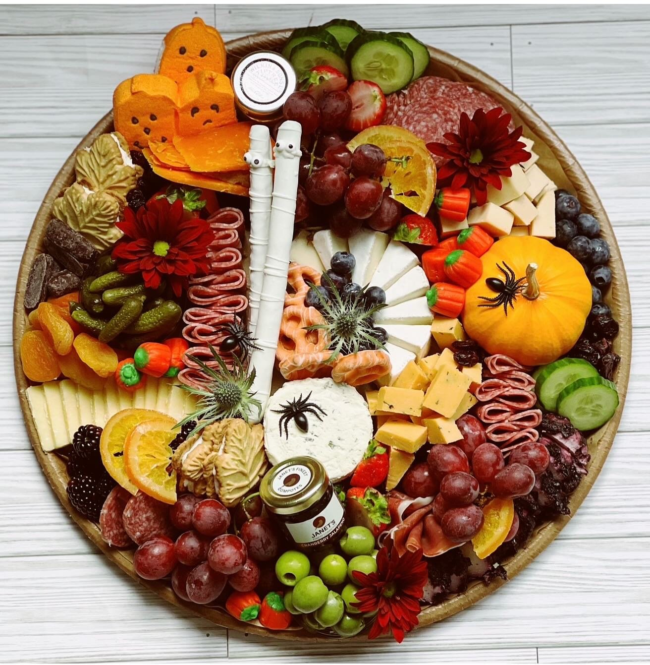 Happy H🎃A🎃L🎃L🎃O🎃W🎃E🎃E🎃N

charBOOterie will always be a favorite! 

#charbooterie #halloween #spookyfood #mnhalloween #spokyseason #foodart #mnfoodie #foodphotography #mncatering #halloweenboard #halloweencharcuterieboard #mncharcuterie #tasty