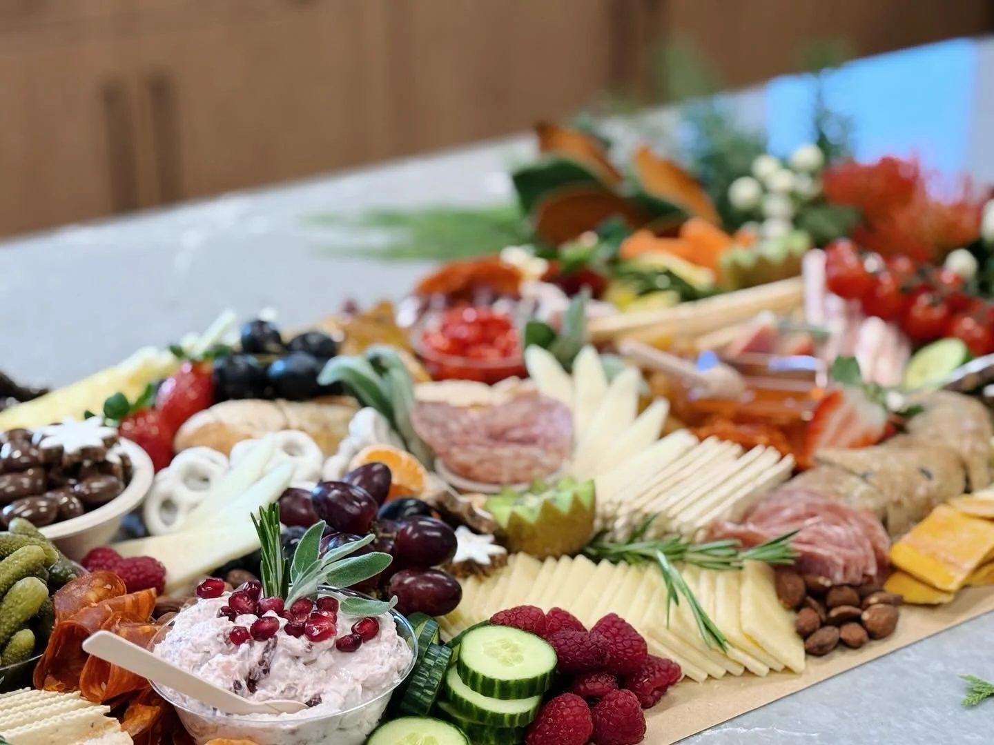 🎄Holiday graze season is in full swing! Love creating these magical spreads for you all &hearts;️🎄

#holidaygraze #charcuterie #mncharcuterie #mnevents #mncorporateevents #grazetable #cheese #holidays