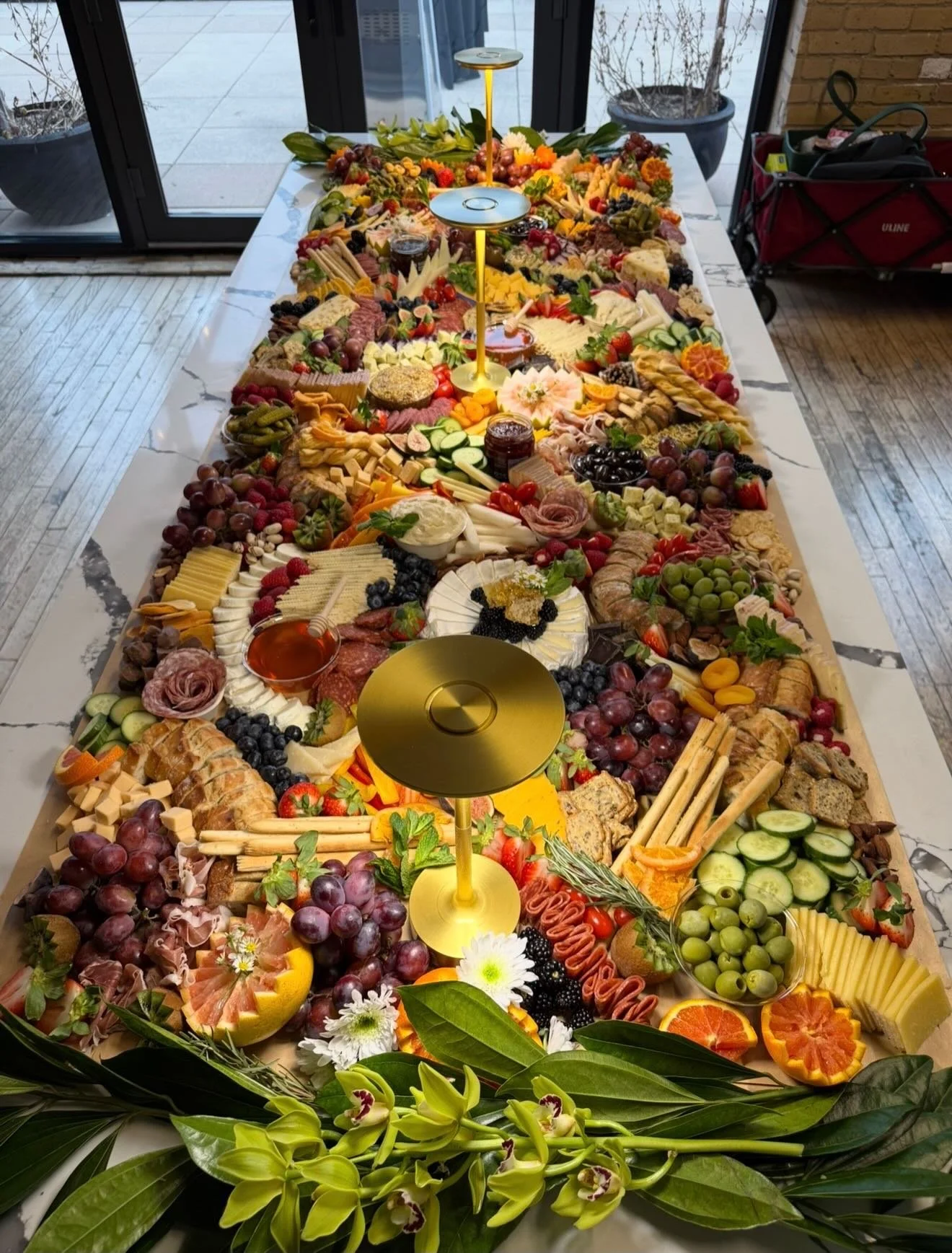 There&rsquo;s just something about a table that brings everyone together! 💫 

#grazetable #grazefor100 #mncharcuterie #mncatering #mnlocalbusiness