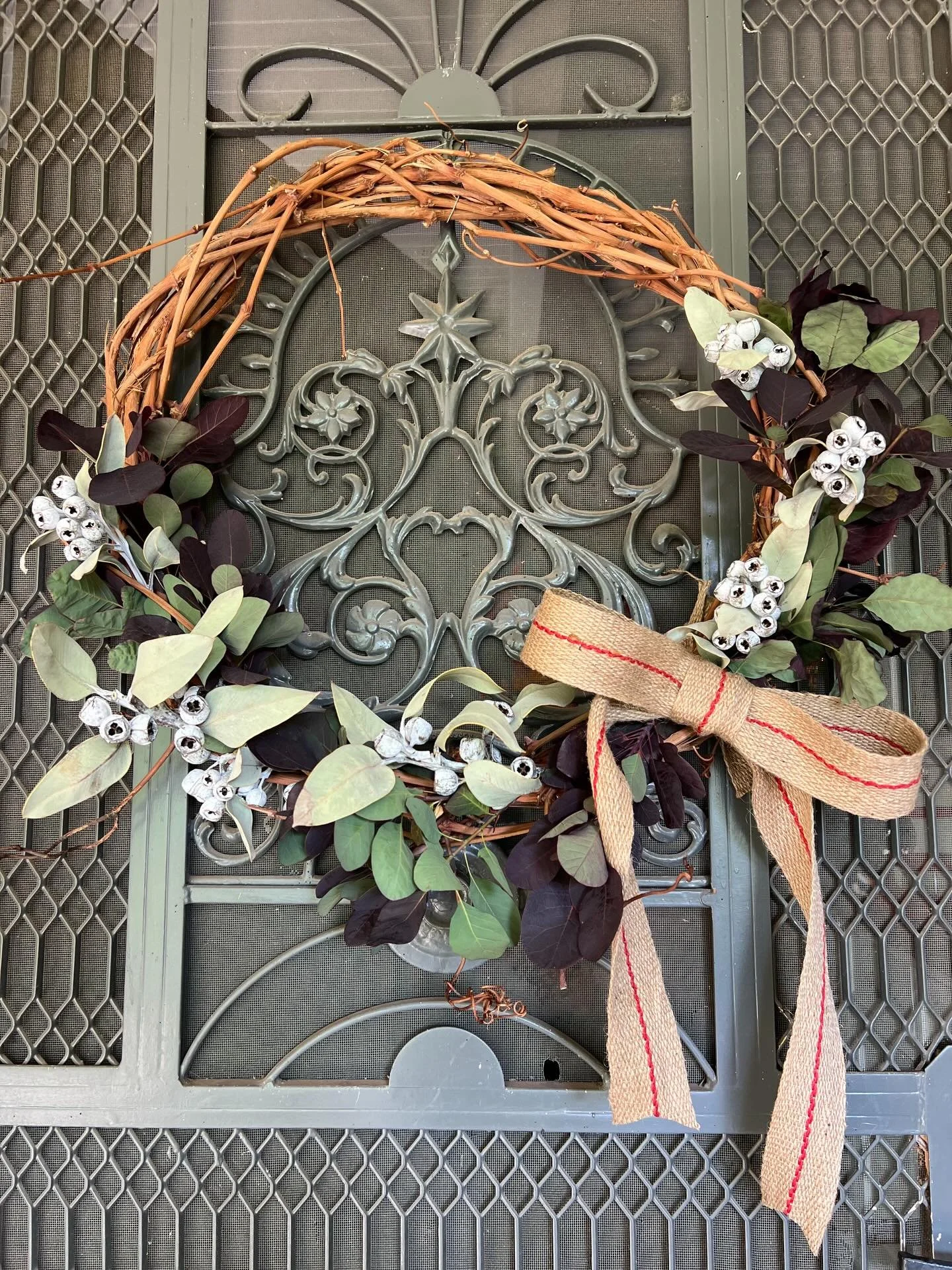 Being creative fuels me&hellip; in winter I pruned our grapevine and quickly made a rough wreath, skills I learnt growing up in a vineyard in Porepunkah as a child. A few weeks ago I attended a floristry workshop as part of @benallafestival and broug