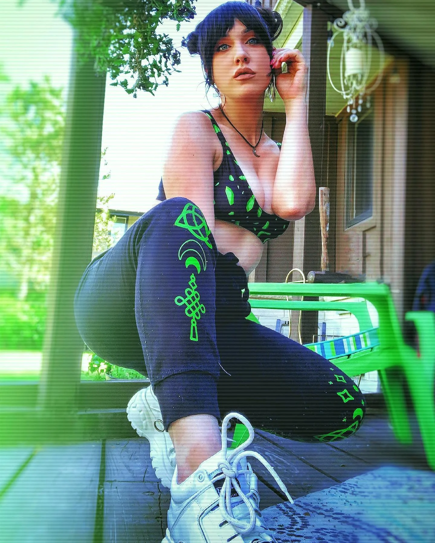🛸ZzZz….incoming CYBERFAEYT SURVIVOR 2021 Alien @sara_stylz sends a hologram transmission rocking the new H20 Crystal Break Top + Moon Trekker Sweats in black ♻️💚✨
WWW.ASTRALFAE.CO/CYBERFAEYT
.
.
.
.
#cyberpunk #art #scifi #digitalart #cyber