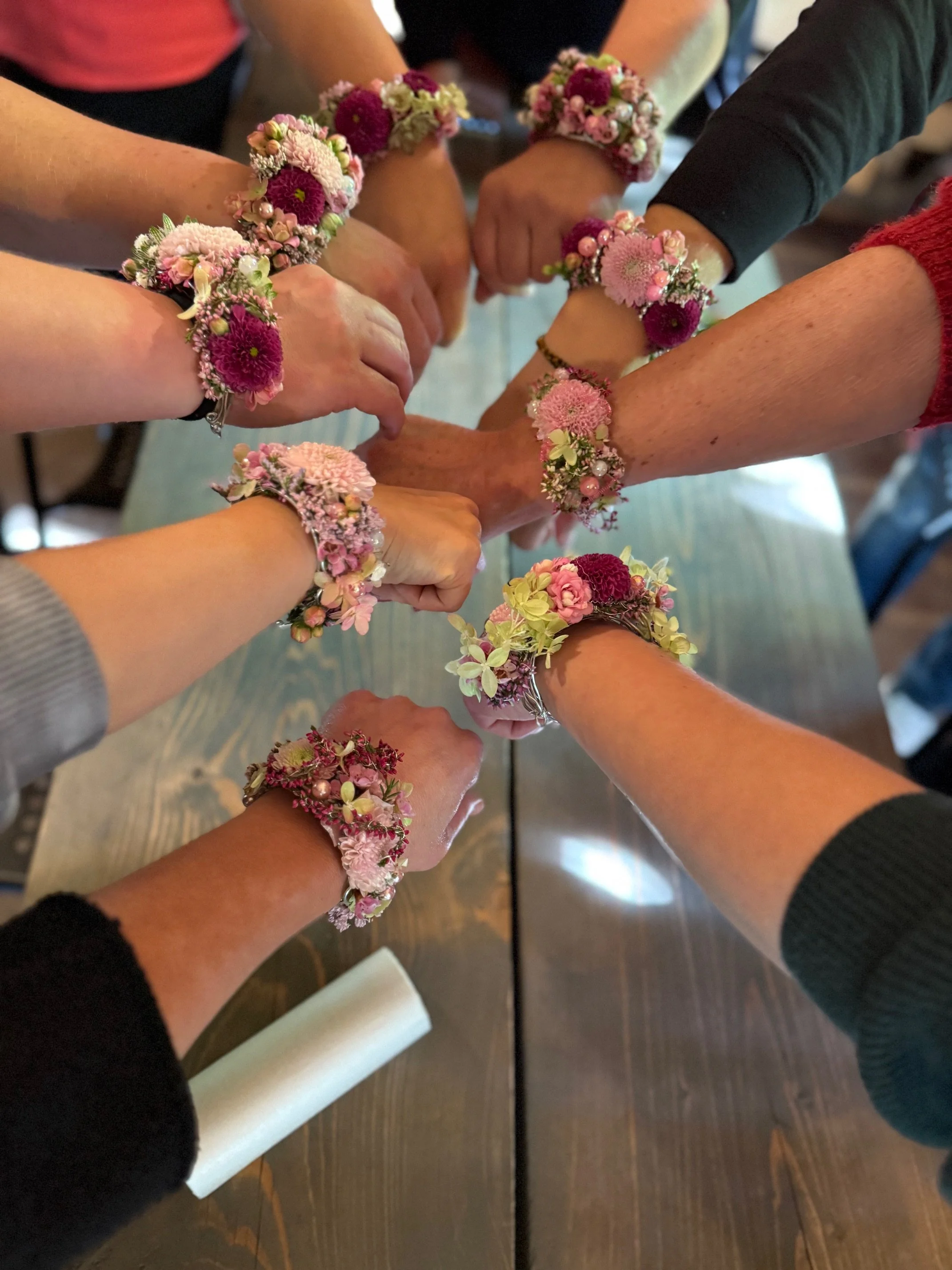 Kukkarannekoru workshop floristimestarin opeilla