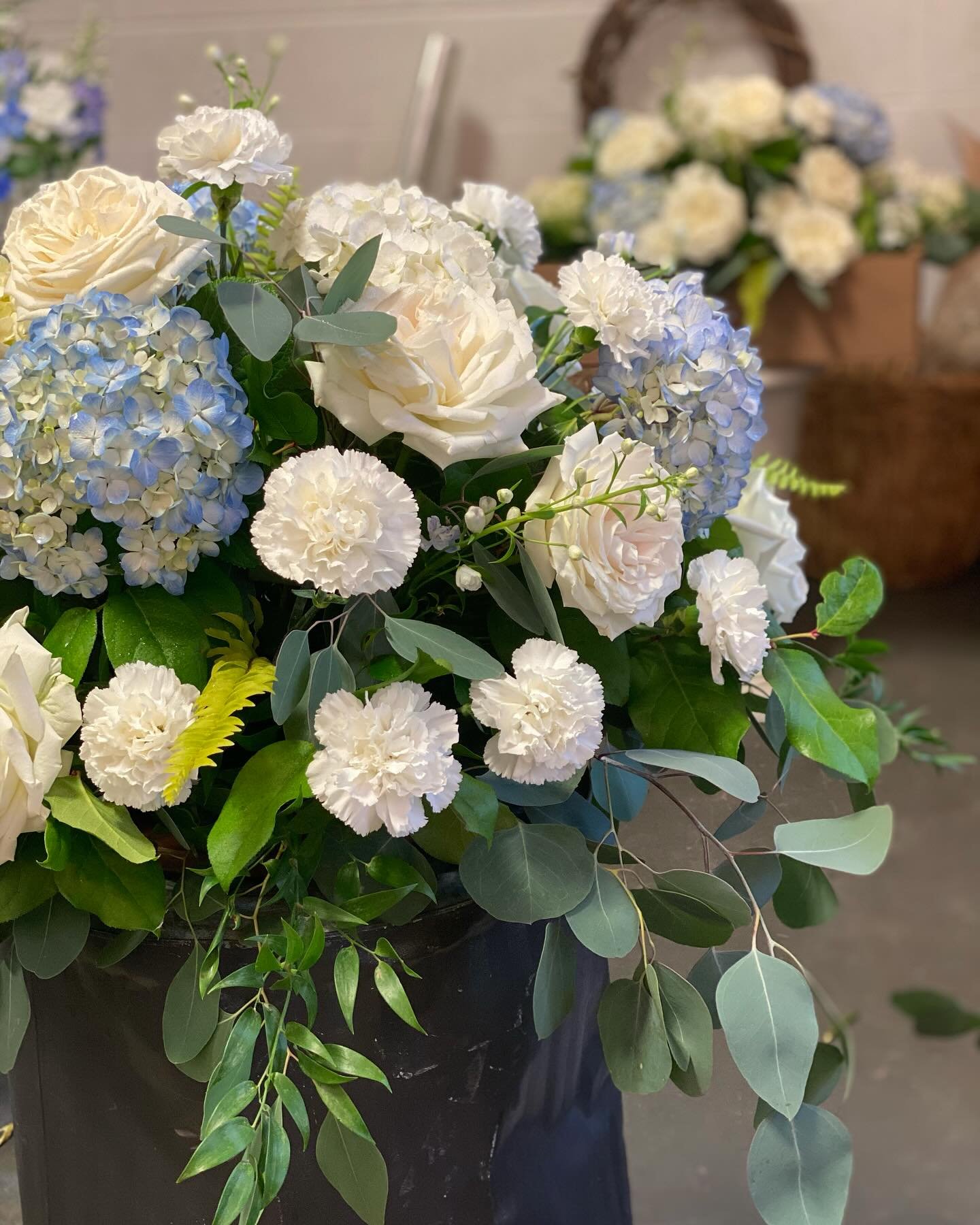 Almost time ✨

#weddingday #hydrangea #playablanca #silverdollareucalyptus #orangevilleflorist #weddingflowersorangeville #mokshaflowerco