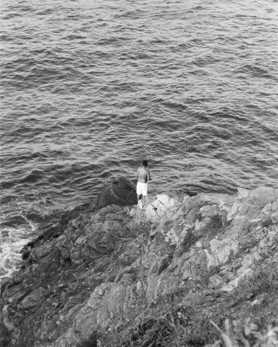 fishing at punta cometa . mazunte . mexico 2023

.
.
.

#blackandwhite #filmphotography #filmisnotdead #film #35mmfilmphotography #analogfilm #analogue