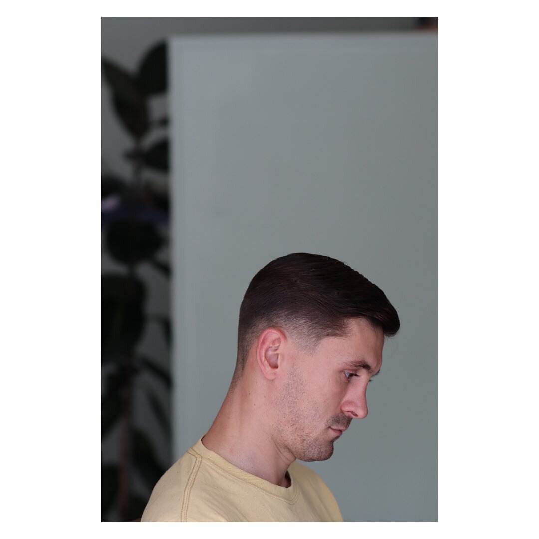 Attention to the simple details
💇🏽&zwj;♂️ - @_garrethmatthews 

#mensfashion #mensstyle #menshair #mensclothing #fashion #fashionweek #curtains #mo #mustache #southyarra #melbourne #murphyst #barbershop #mensoutfit #barber #haircut
