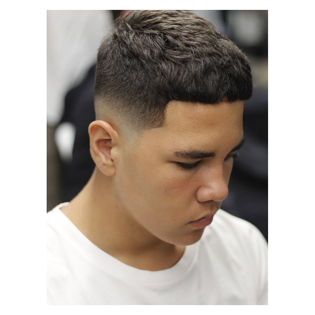 Mid Fade - Self explanatory
💇🏽&zwj;♂️ - @_garrethmatthews 

- Little Bear Barbershop
#menshair #mensstyle #mensfashion #mensfashionpost #menshairstyle #fade #midfade #fashionweek #fashion #style #melbourne #southyarra