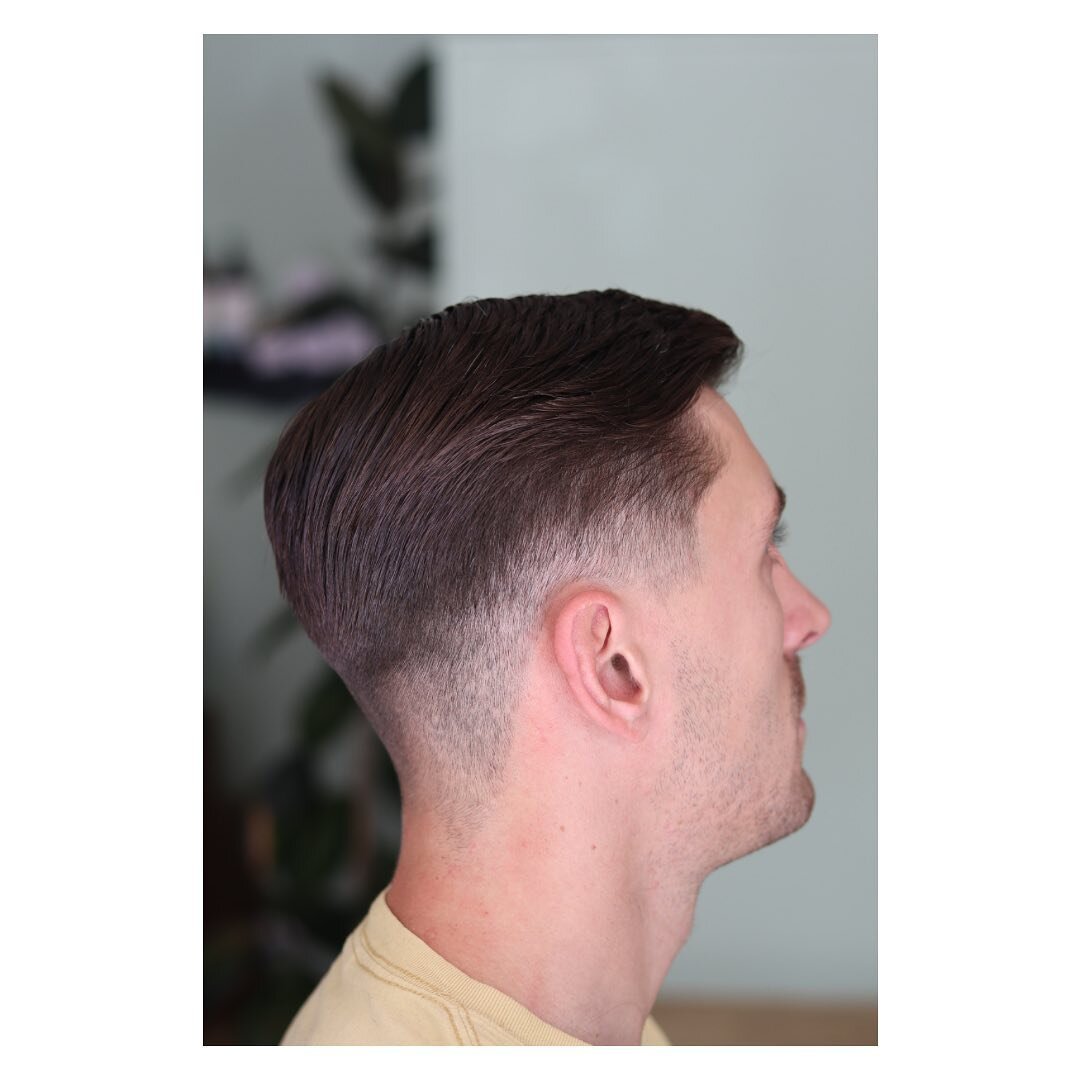 Simplifying the basics.
💇🏽&zwj;♂️- @_garrethmatthews 

#mensfashion #mensstyle #menshair #mensclothing #fashion #fashionweek #curtains #mo #mustache #southyarra #melbourne #murphyst #barbershop #mensoutfit #barber #haircut #yspark #dysonhair
