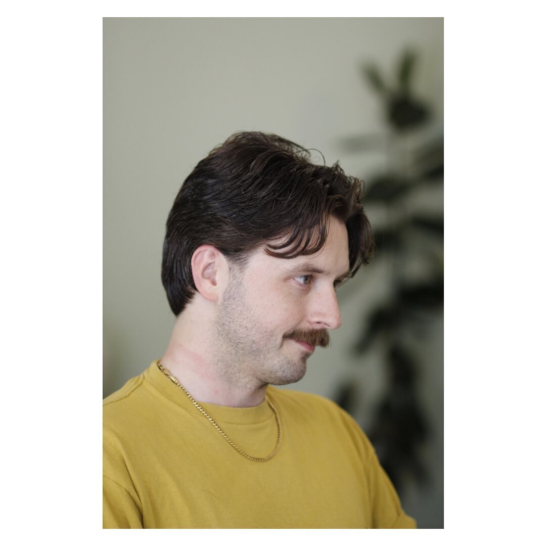 A small bit of length goes along way.
💇🏽&zwj;♂️ - @_garrethmatthews 

- Little Bear Barbershop
#mensstyle #mensfashion #mensstyle #menshair #melbourne #southyarra #fashion #style #newtrend #barbershop #barberlife