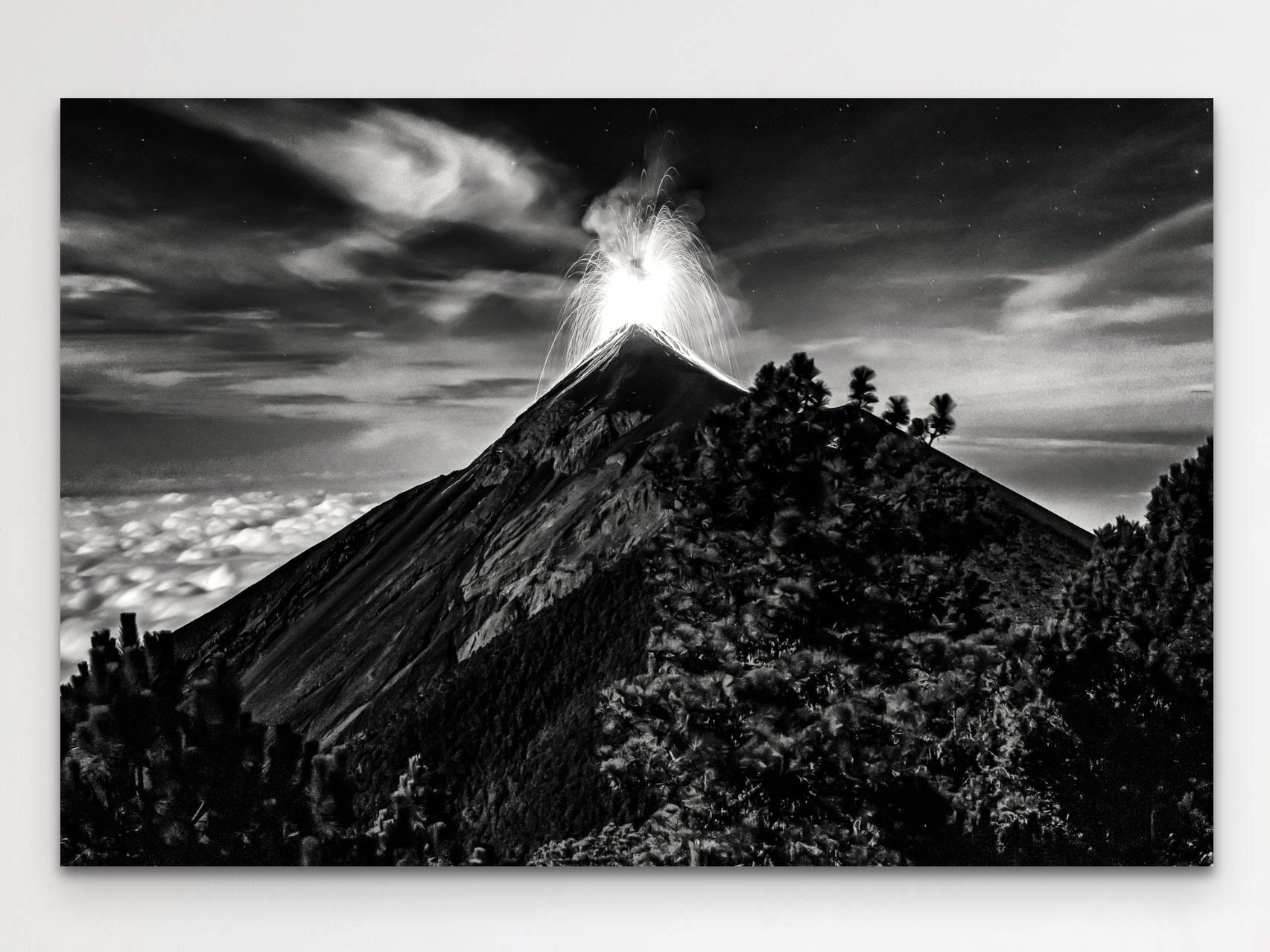 evening_eruption_volc_n_fuego.jpeg