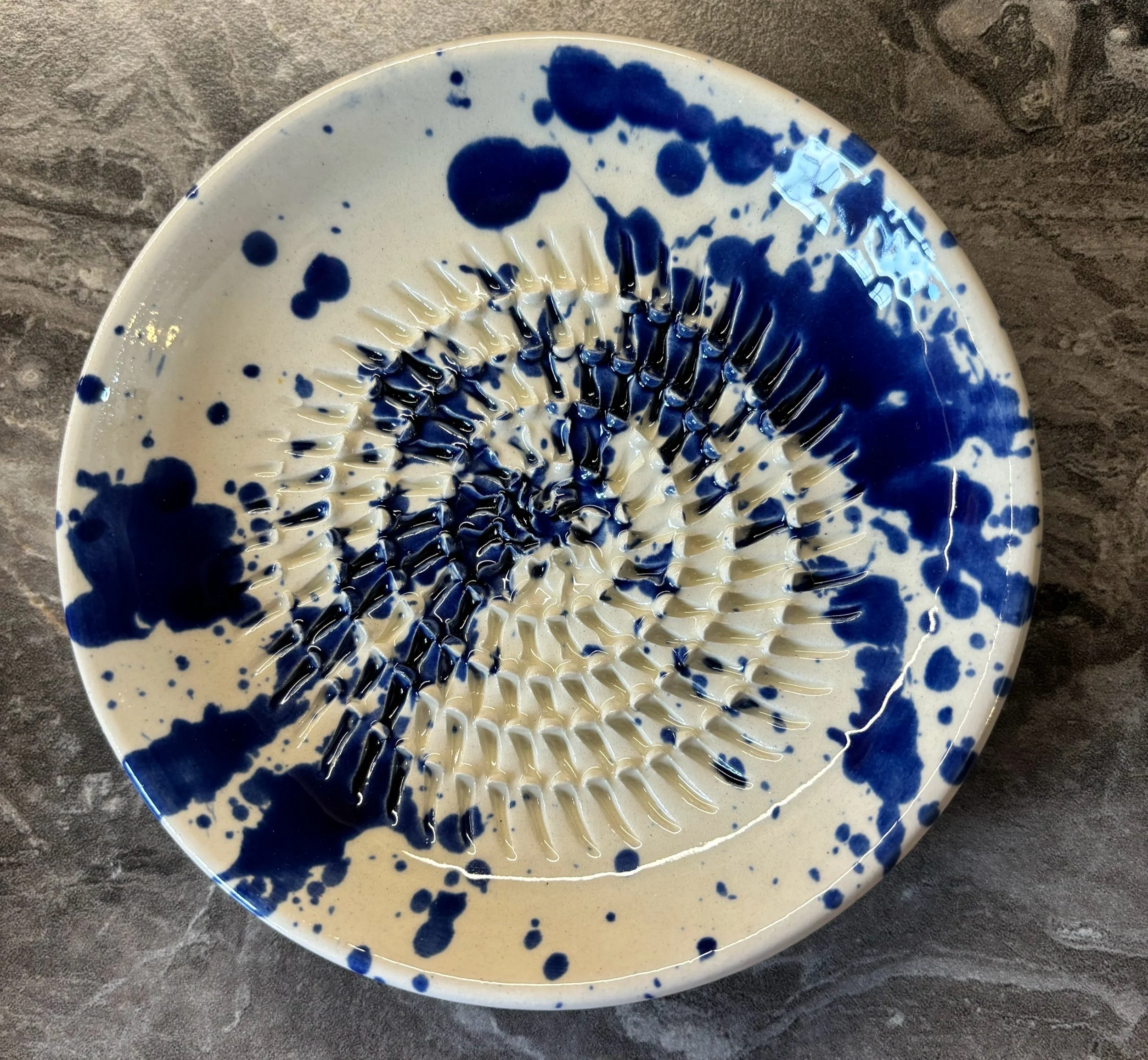 Buy this Spanish pottery garlic rasp, ginger grater ceramic plate - Main Image