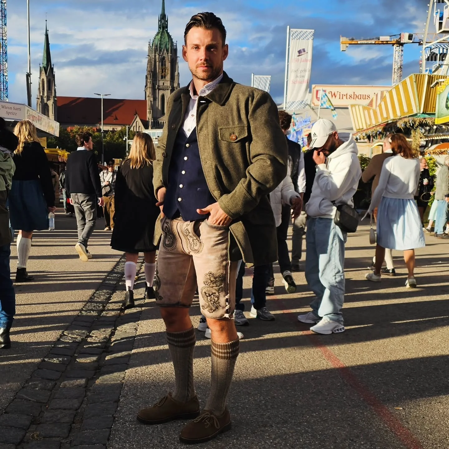 Zum Start des Oktoberfest mal ein Bild in Tracht 😋 in diesem Sinne: auf a friedliche Wiesn 😚
#Bavaria #heimatliebe #oktoberfestm&uuml;nchen