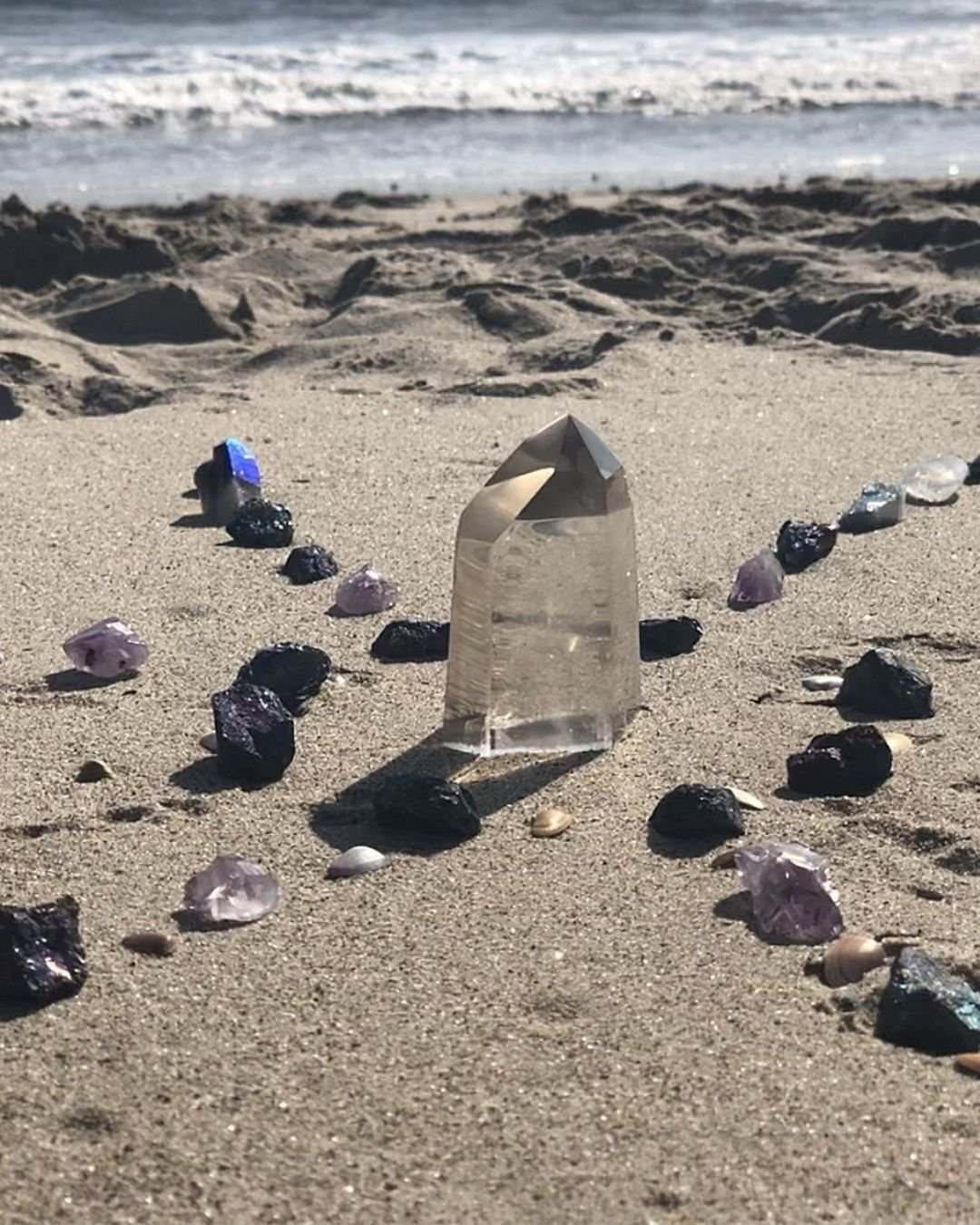 Happy Earth Day! 🌎 Crystals are grown within the Earth and hold the wisdom and energy of Gaia. What better way to celebrate by getting out and soaking up the beauty of nature with your fave crystals! 

Whenever I&rsquo;m at the beach I love to creat