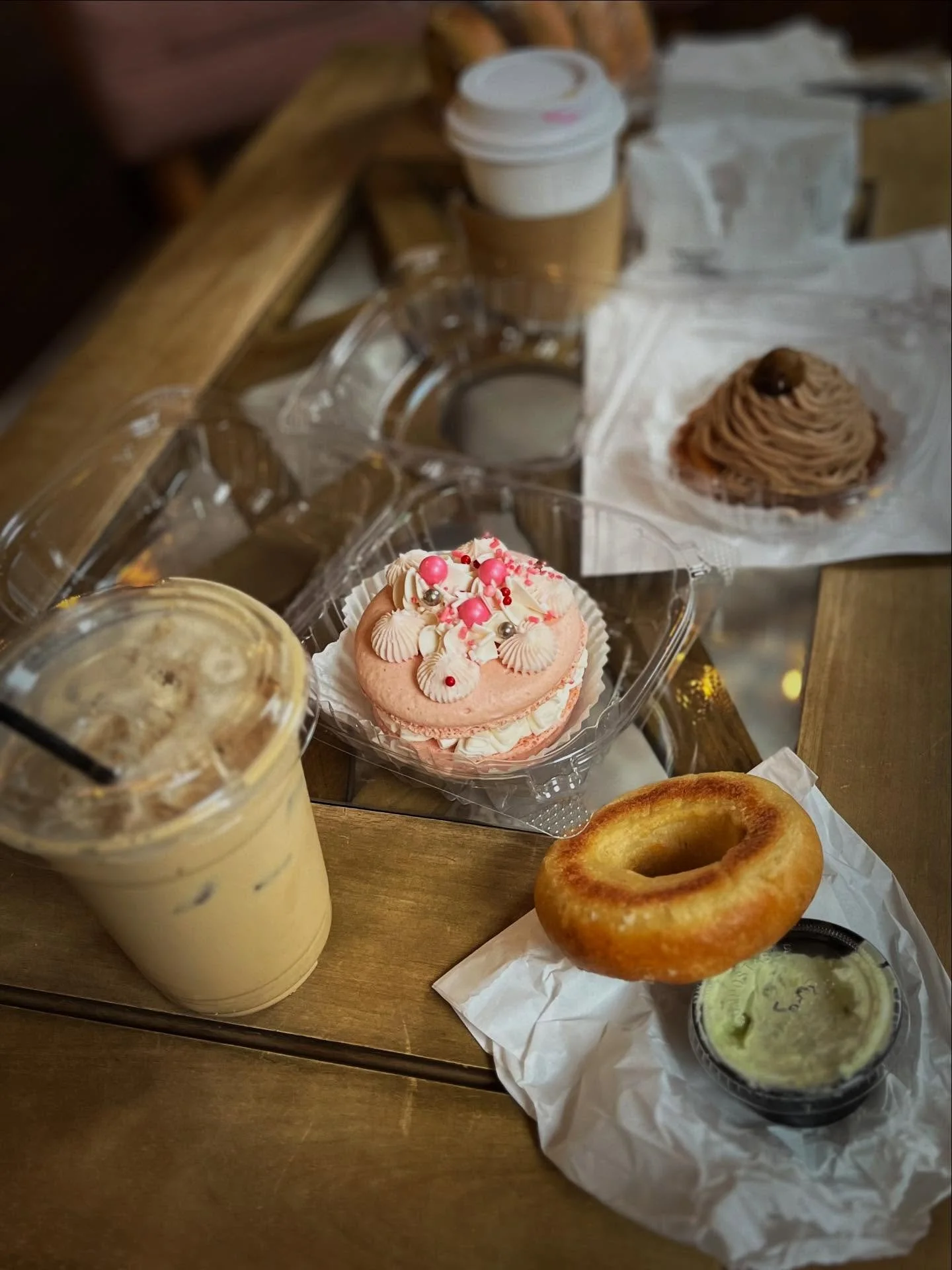 Sagittarius energy fully activated: books, birthdays, and way too many desserts. ✨♐️ Celebrating life, friendship, and everything sweet but definitely no small talk! 🤣