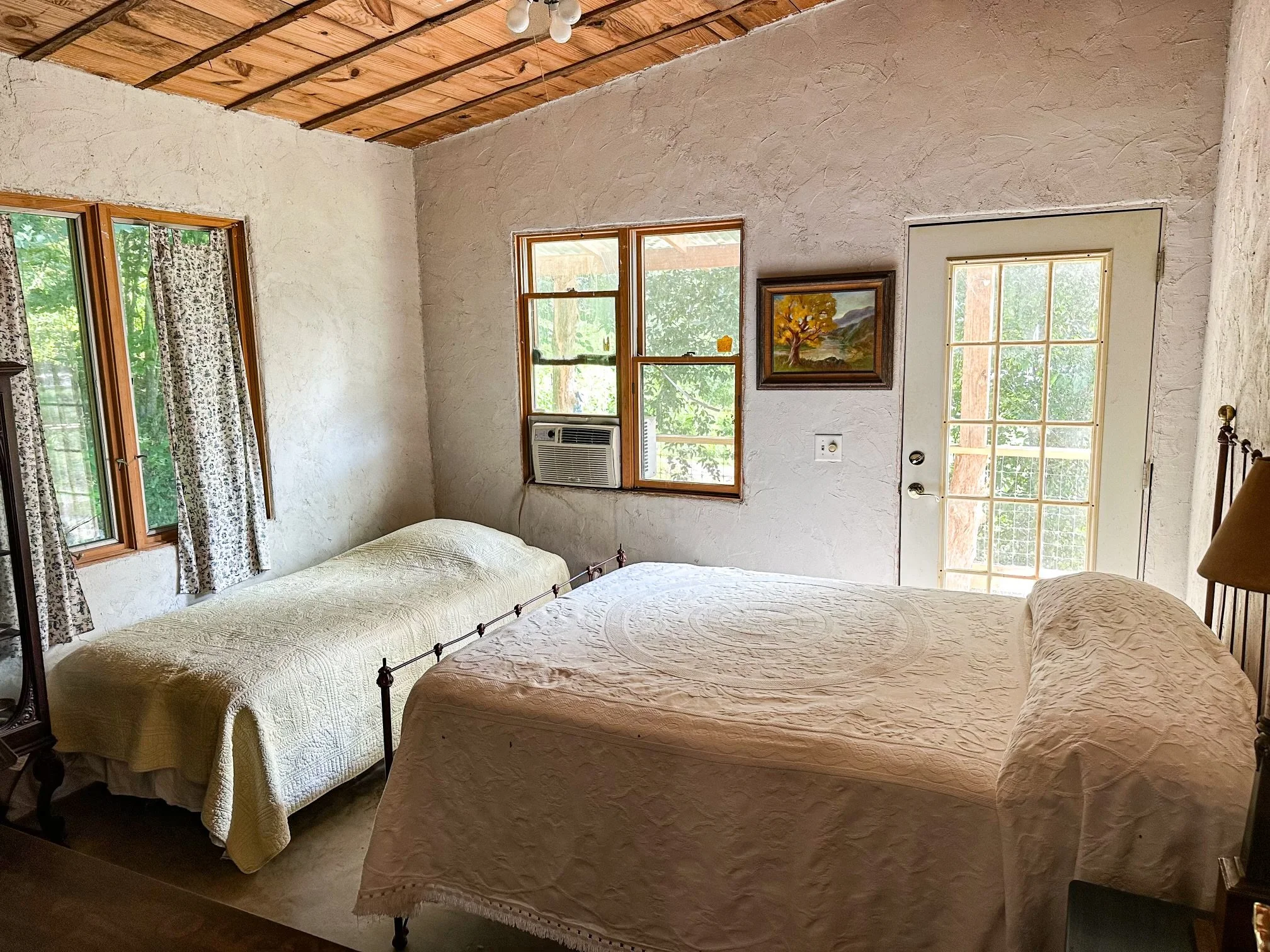 studio bedroom 2.jpg