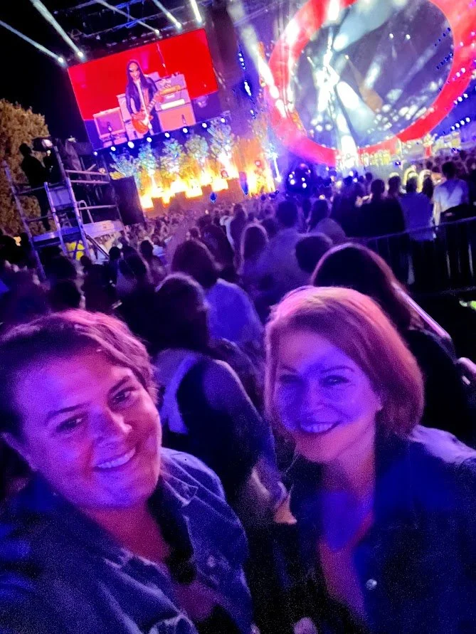 how to make frriends traveling solo.jpg