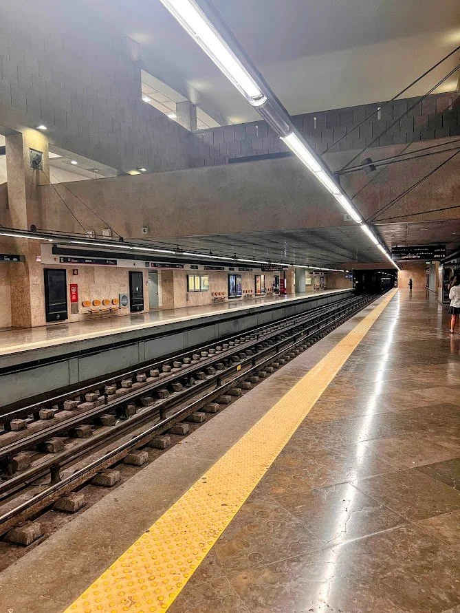 how to use lisbon metro system.jpg