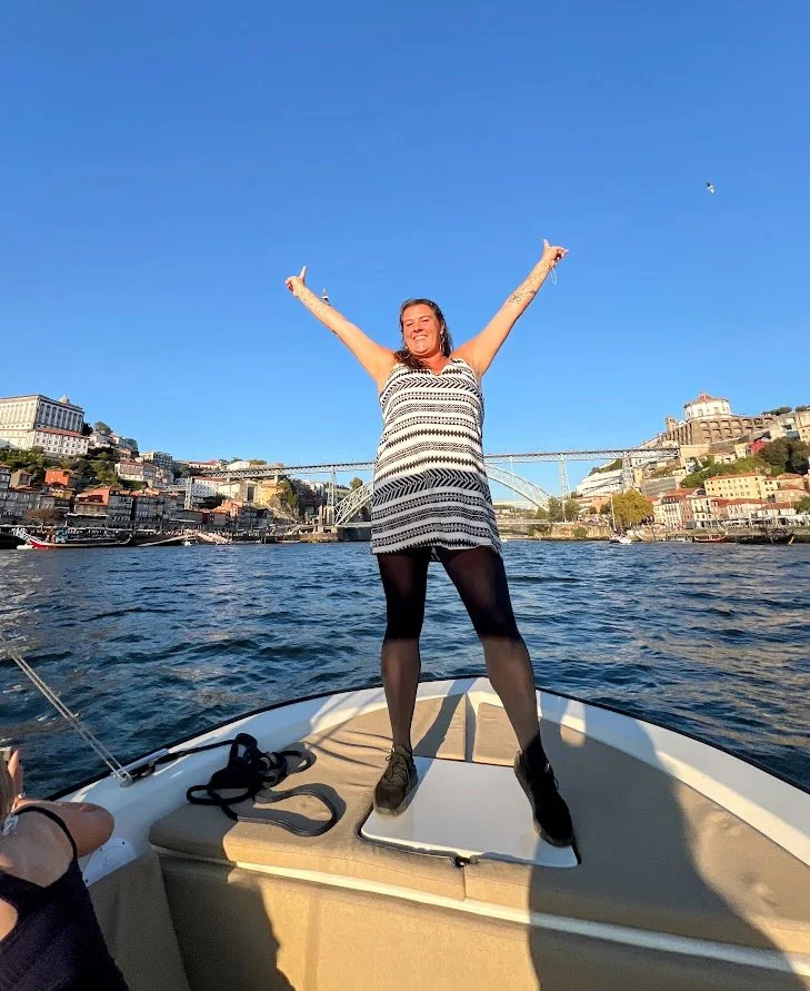 women travel portugal