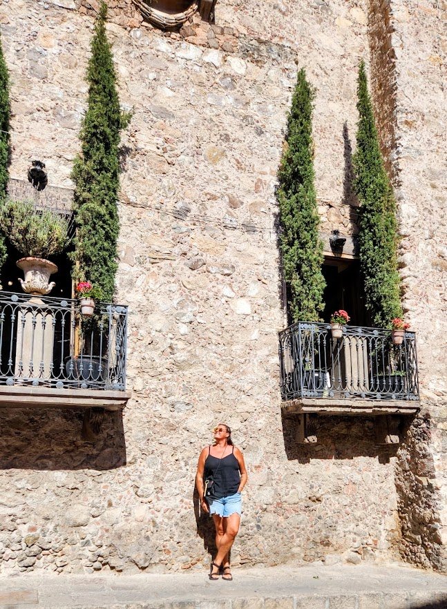 Women traveling solo