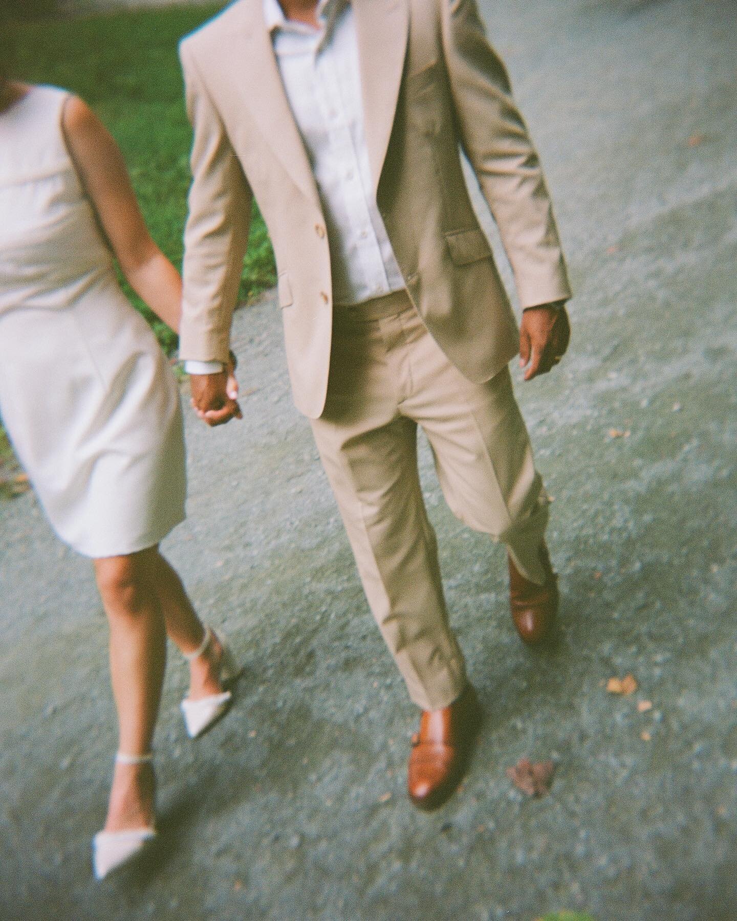 A few shots from Lindsey and Irvin&rsquo;s incredible sweet and small wedding ceremony (just them and us!) at the Monticello trail. 

scans @procamerafilmlab