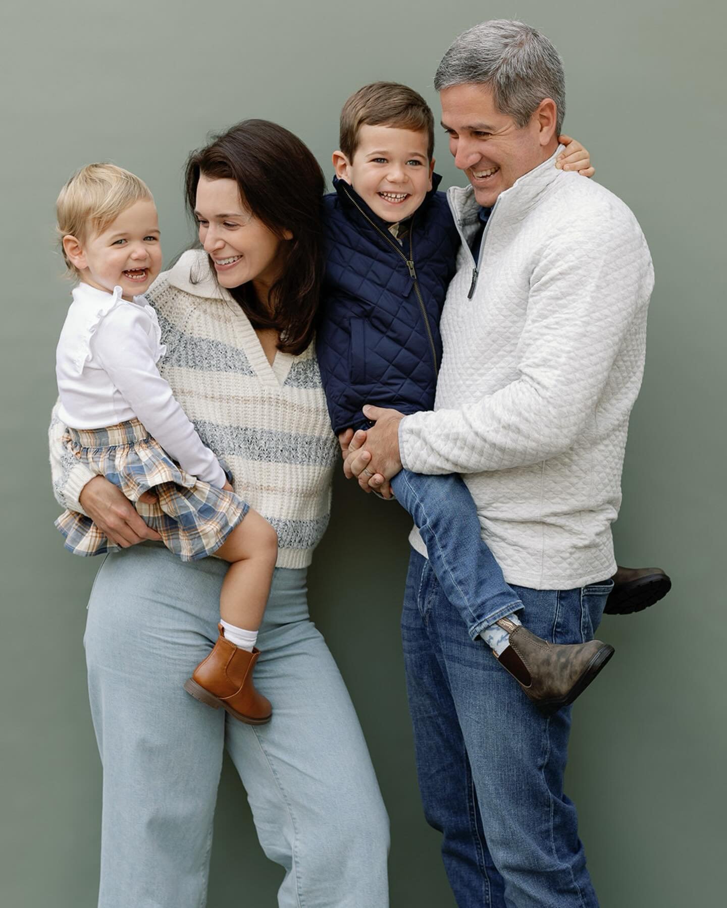 Some favorites from our fall Snap Sessions. An easy, breezy 15 minutes and some fun, casual family pictures.