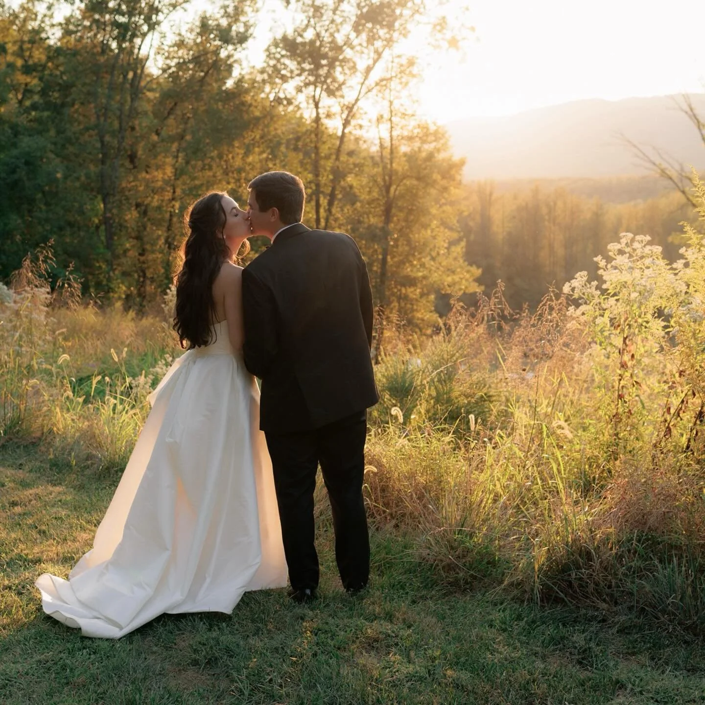 Such a delightful wedding day with Alex and Cookie. So much energy and joy! 

Venue @eastwood_weddings 
Planner @kennonst 
Photography @the.smiths.photography 
Officiant @vestedinmeweddings 
Caterer @thecateringoutfit 
Cake @cakesbyrachelbakeshop 
Fl