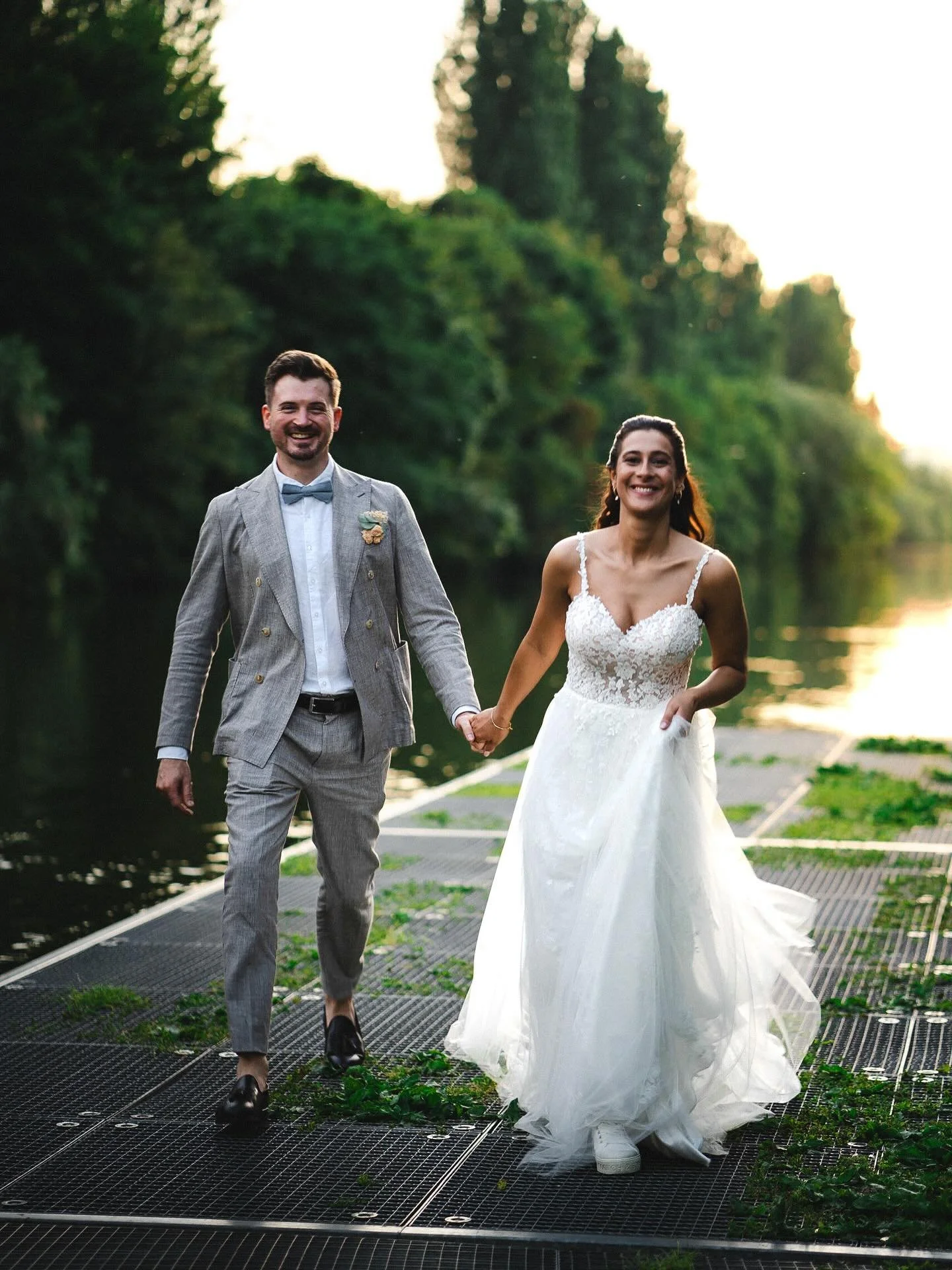 Weddings like this? 
-
2022 habe ich eine richtige entspannte Hochzeit im @hallo.emil.stuttgart in Esslingen begleitet. Sehr coole Location und richtig sch&ouml;ne vibes. Nach der Standesamtlichen, durfte ich dann auch die freie Trauung von Aron &amp