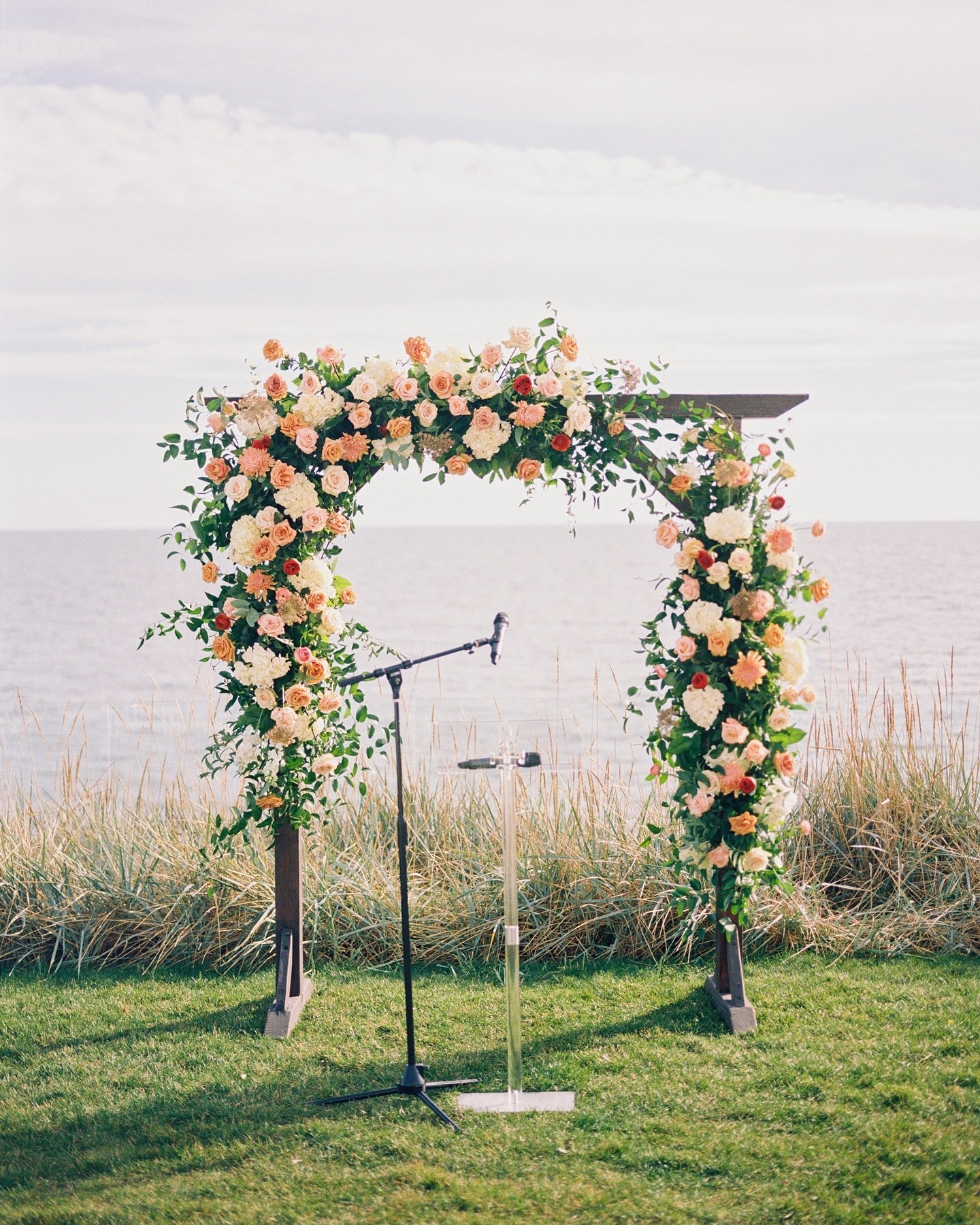 Beach weddings on film 🎞️ ☀️

Scans by @photovisionprints on Fuji 400H

#newportwedding #bostonweddingphotographer #bostonwedding #bostonweddings #newportweddingphotographer #newportweddings #newenglandweddingphotographer #newenglandweddings #boston