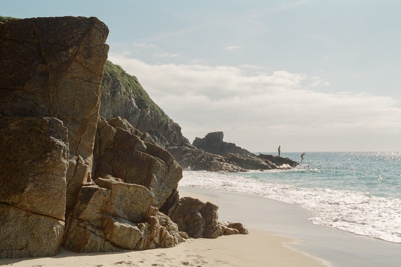 Summer postcards from the French coast 🎞️ 

Looking back on this week of recharging in Bretagne in between weddings! Blocking off a little time to travel each summer is such a nice way to gather inspiration and return to the second half of the seaso