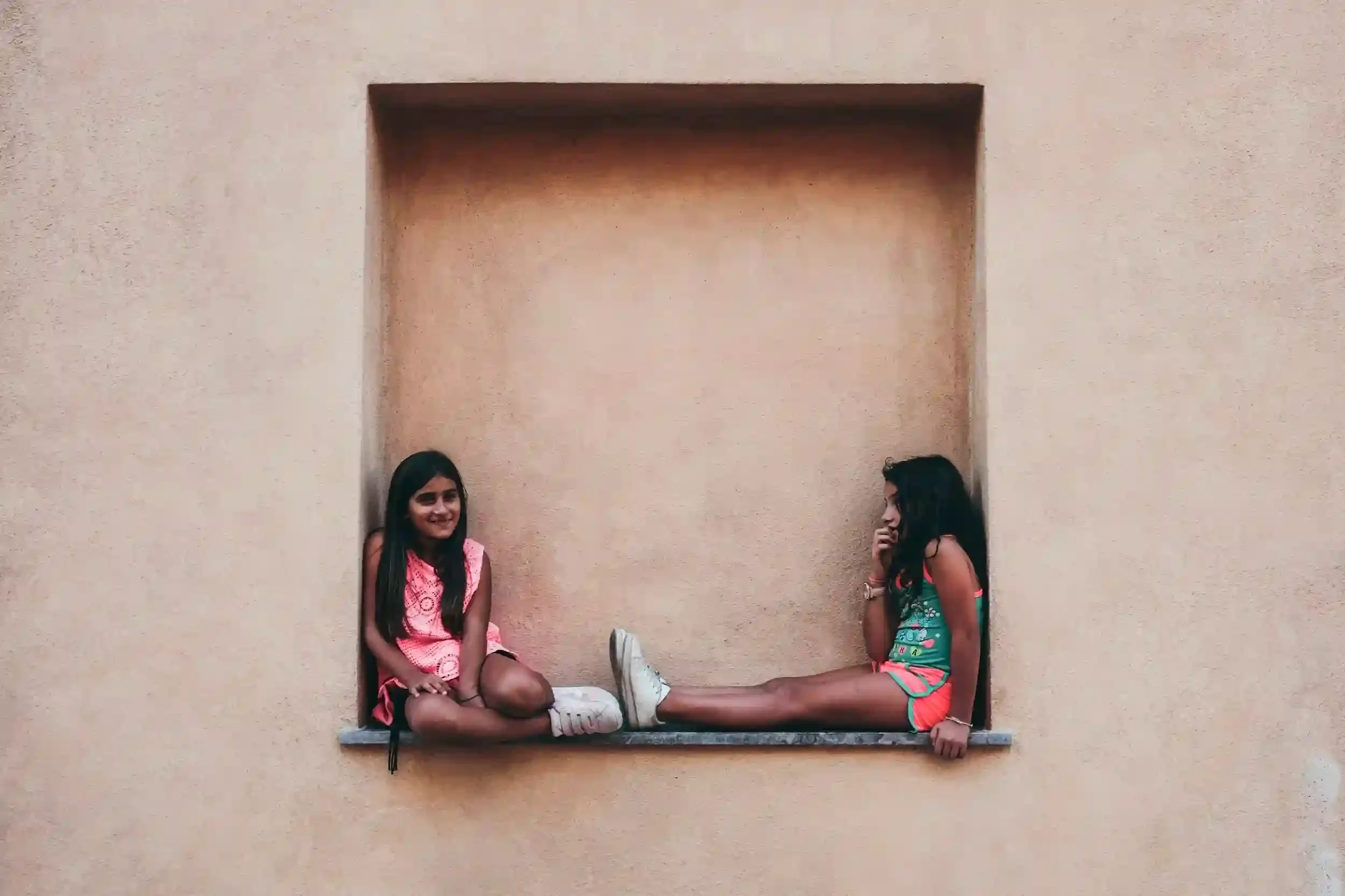 Love Is Blind &amp; the First-Born Daughter Effect: Why Sisters Hold So Much Power in Relationships