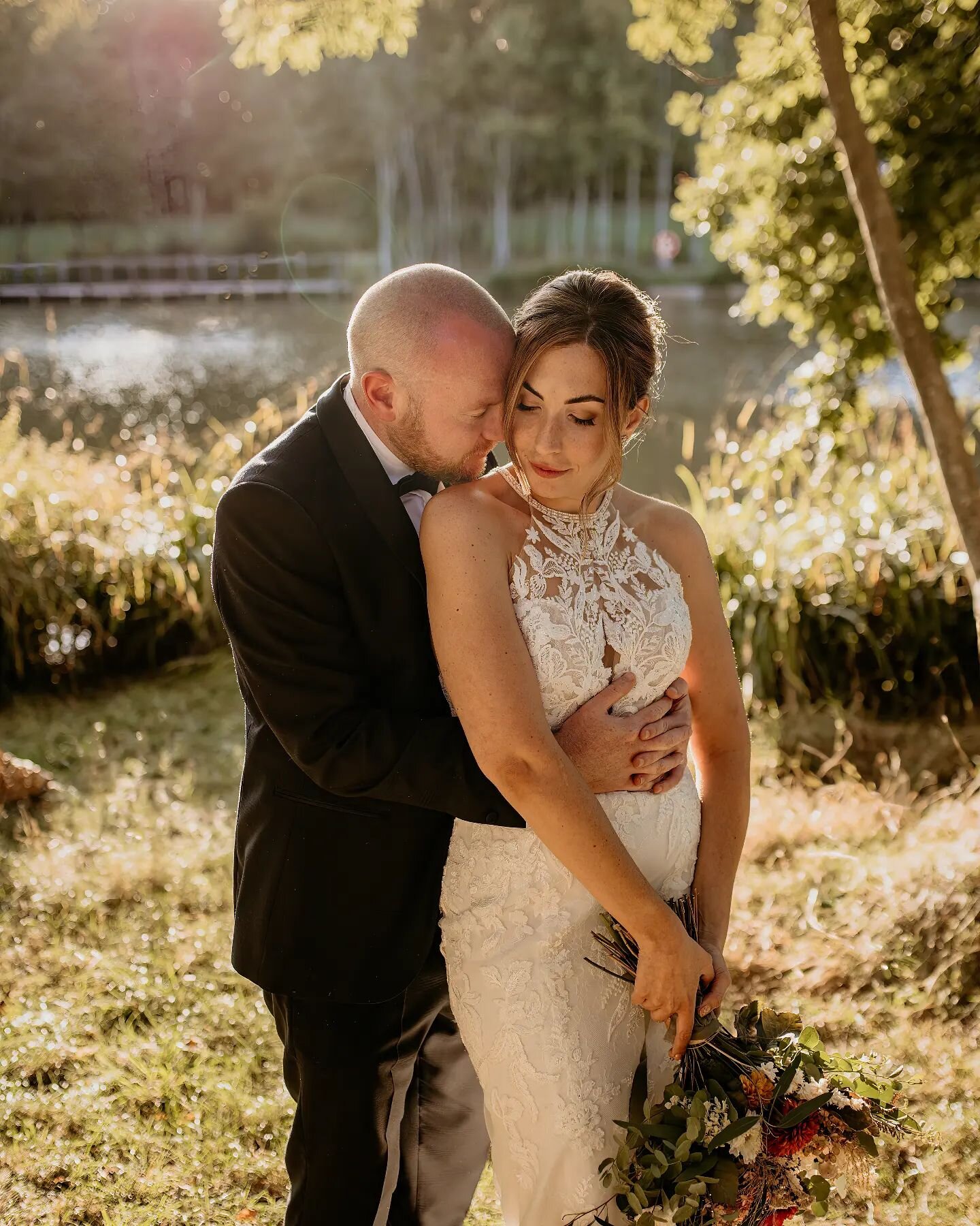 Hold tight.

Don't those lazy summer afternoons seem like a lifetime away? I can't wait for more days like this one.

Last September I was enjoying a fantastic day at @elmbridgefarm as Louise and Paul got married with a wonderful lakeside ceremony in