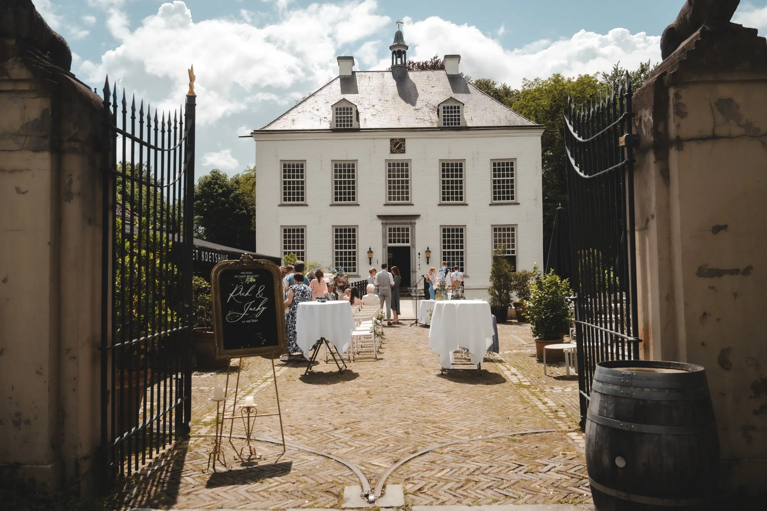 // R&amp;J &bull; Het Witte Kasteel 🫶🏼

A few horizontal frames from this wedding, with the usual Dutch weather making an appearance! But, when the sunlight breaks through the clouds, it creates the most dramatic skies and beautiful light.. ☀️☁️

#