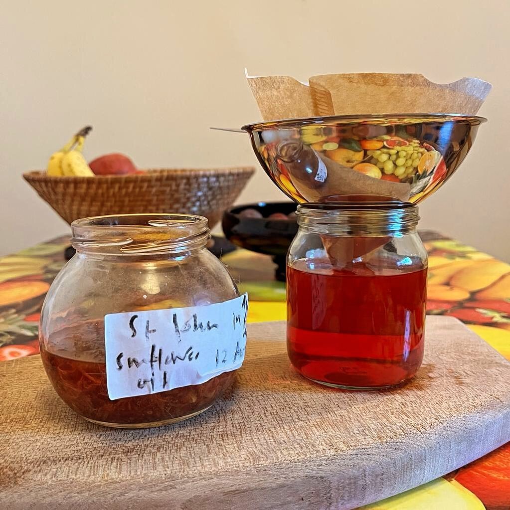 I strained some vibrant St John&rsquo;s Wort oil this morning reminding me of mid summer. 

I use this when working with people who have nerve damage and scars and, in some cases, for muscular tension.

Image descriptions:

Slide 1: Two jars on a tab